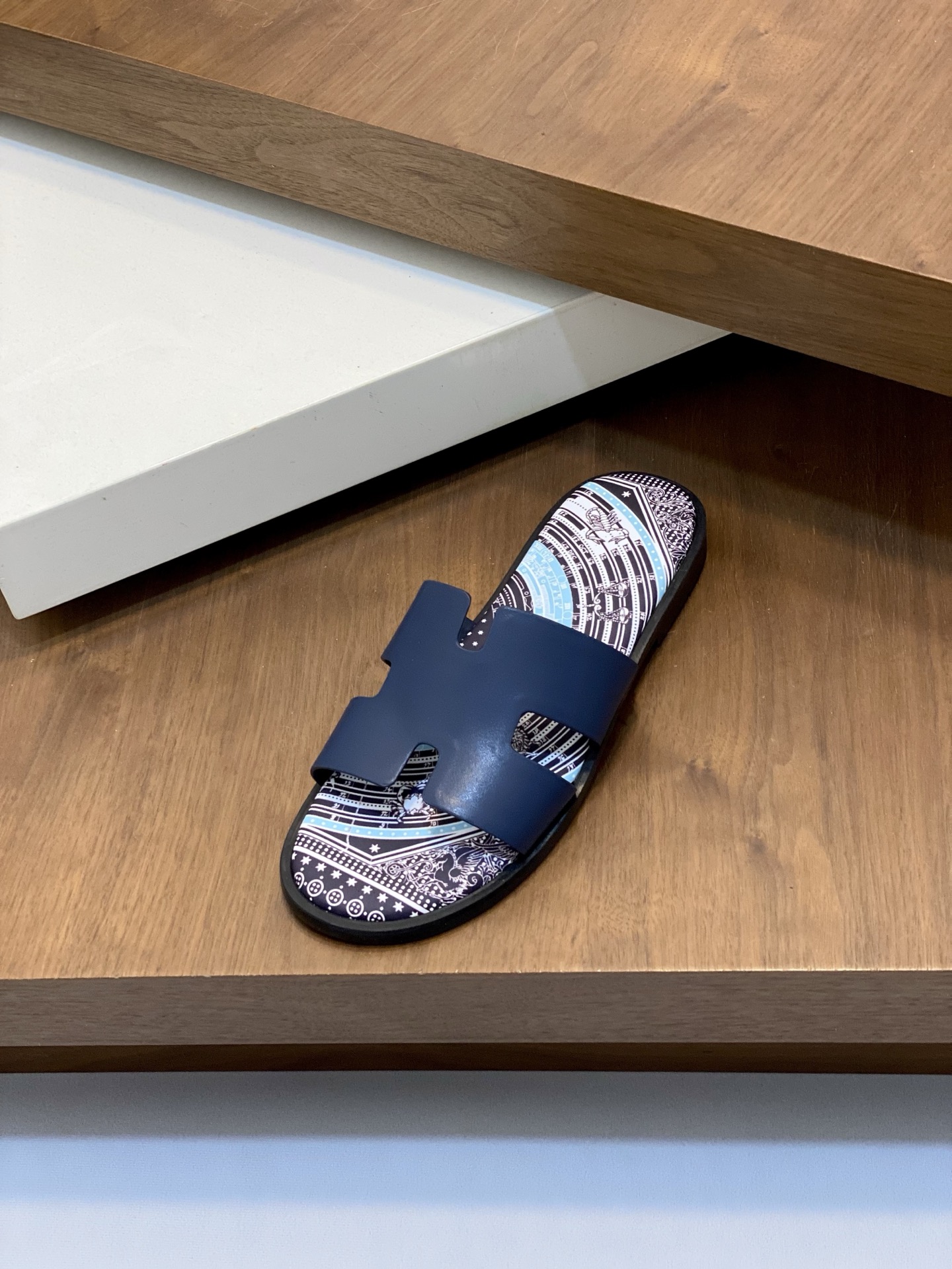 Elegant Hermes Leather Slides with Durable Rubber Sole - Sizes 39-44 7 i1742923568712 325 0 5