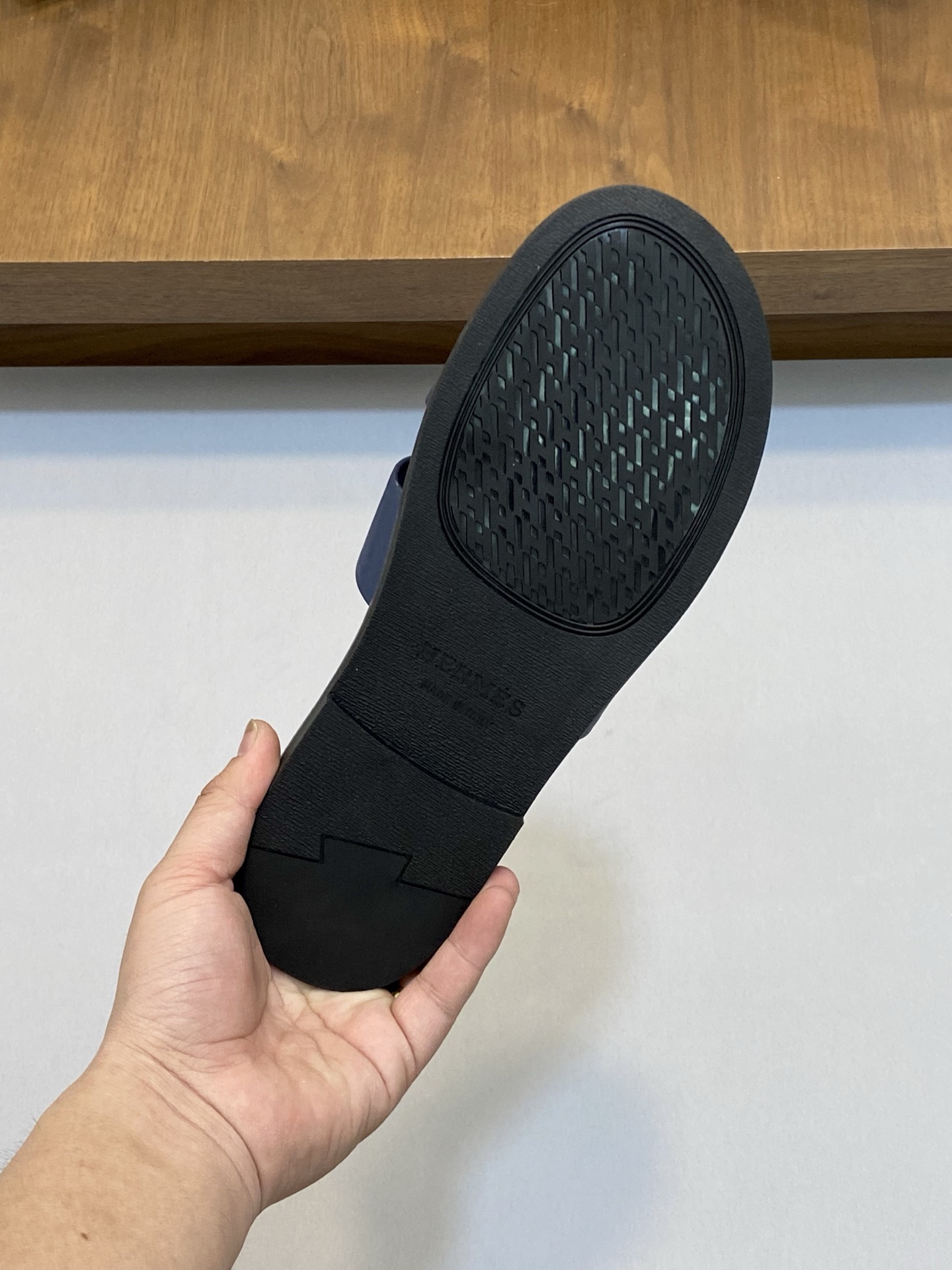 Elegant Hermes Leather Slides with Durable Rubber Sole - Sizes 39-44 6 i1742923569031 288 0 4