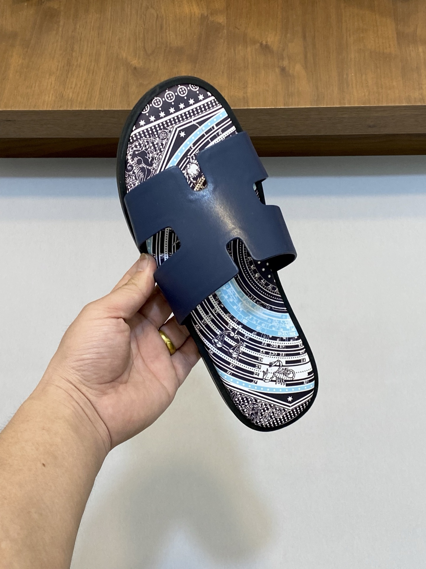 Elegant Hermes Leather Slides with Durable Rubber Sole - Sizes 39-44 5 i1742923572189 448 0 3