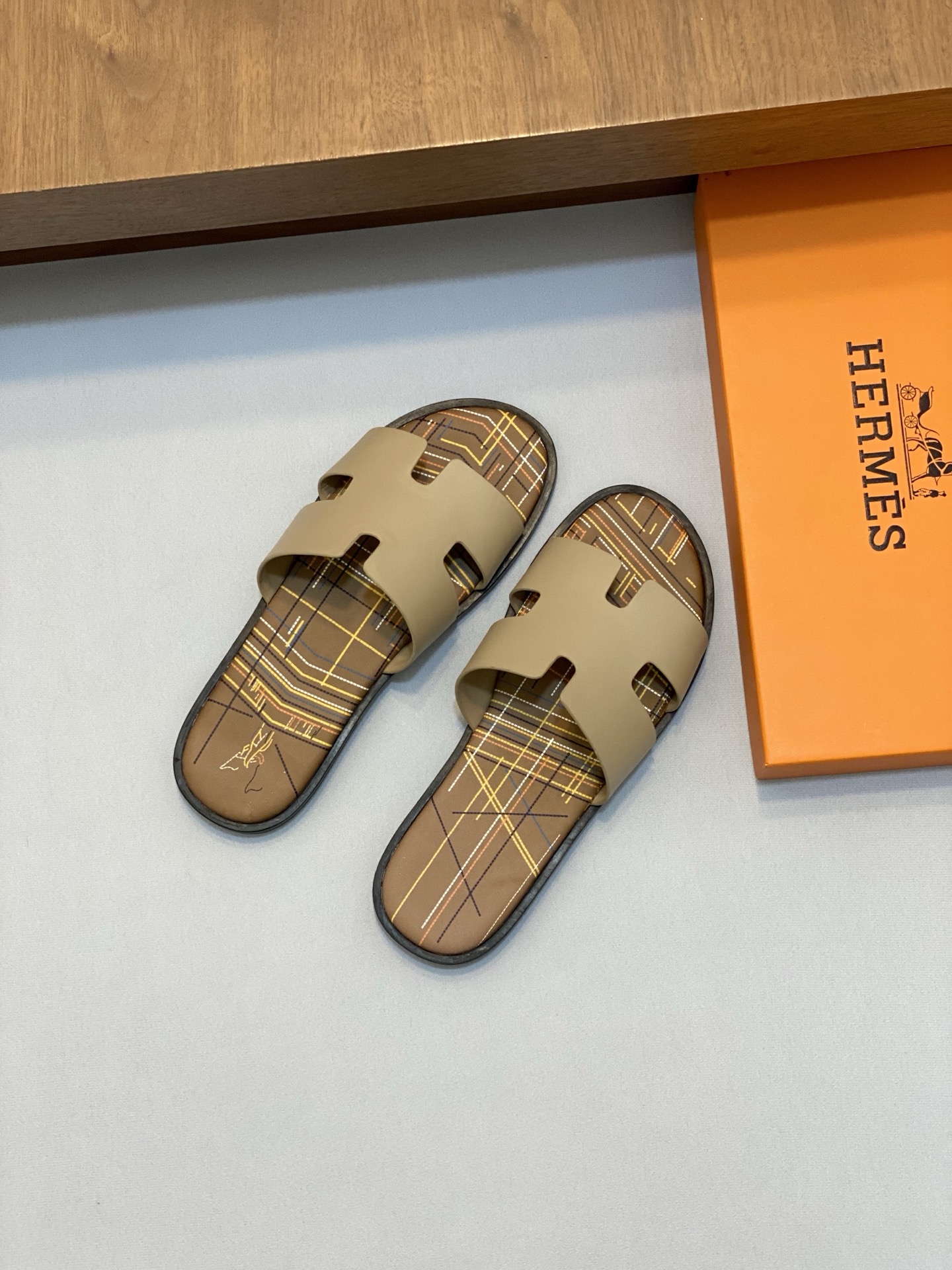 Elegant Leather Slides - Comfortable, Stylish Sandals for Women & Men 3 i1742923581729 8417 0 1