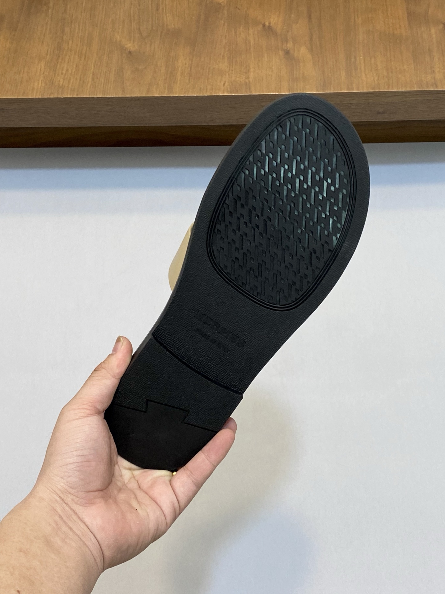 Elegant Leather Slides - Comfortable, Stylish Sandals for Women & Men 6 i1742923587084 4215 0 4