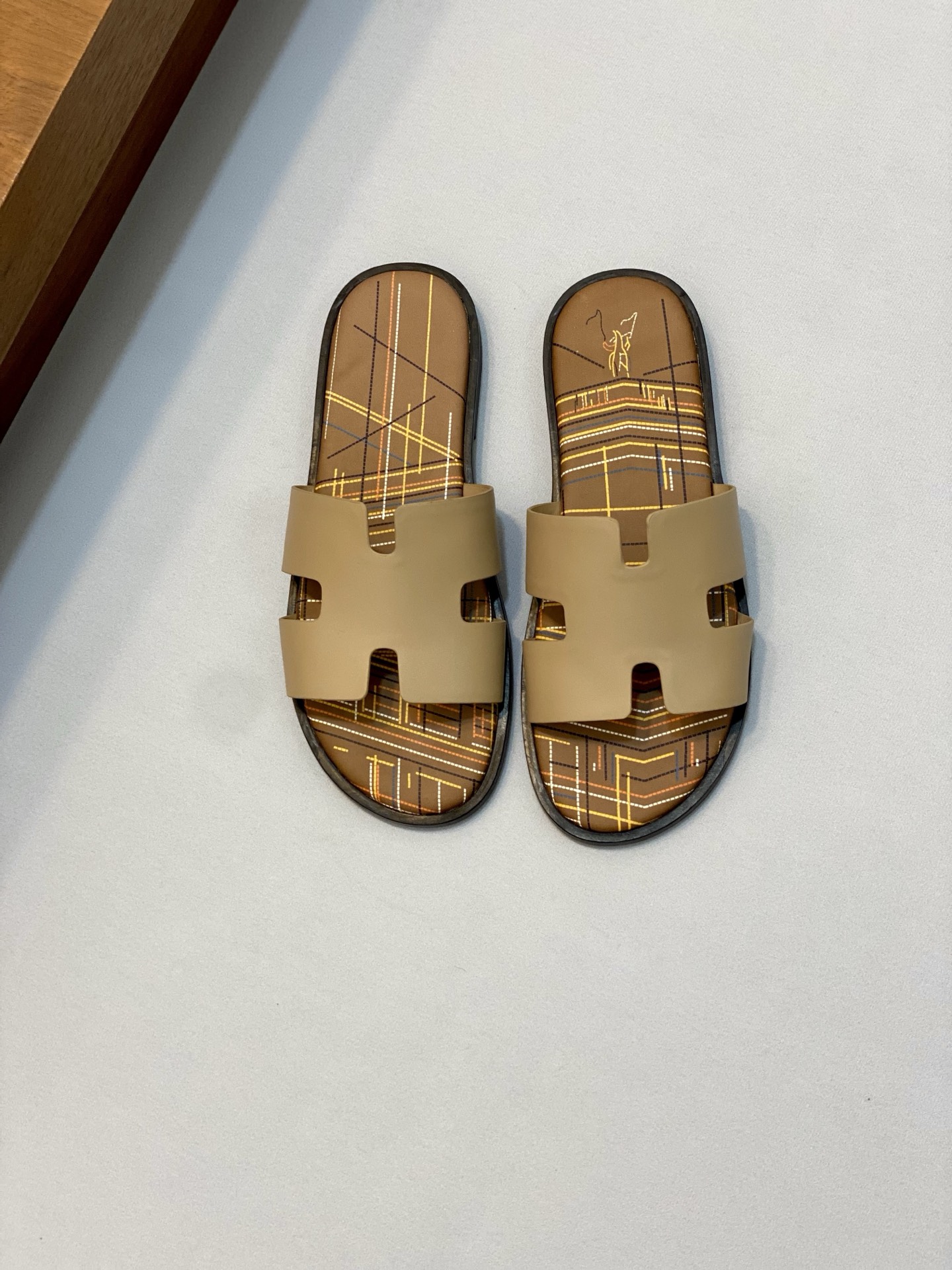 Elegant Leather Slides - Comfortable, Stylish Sandals for Women & Men