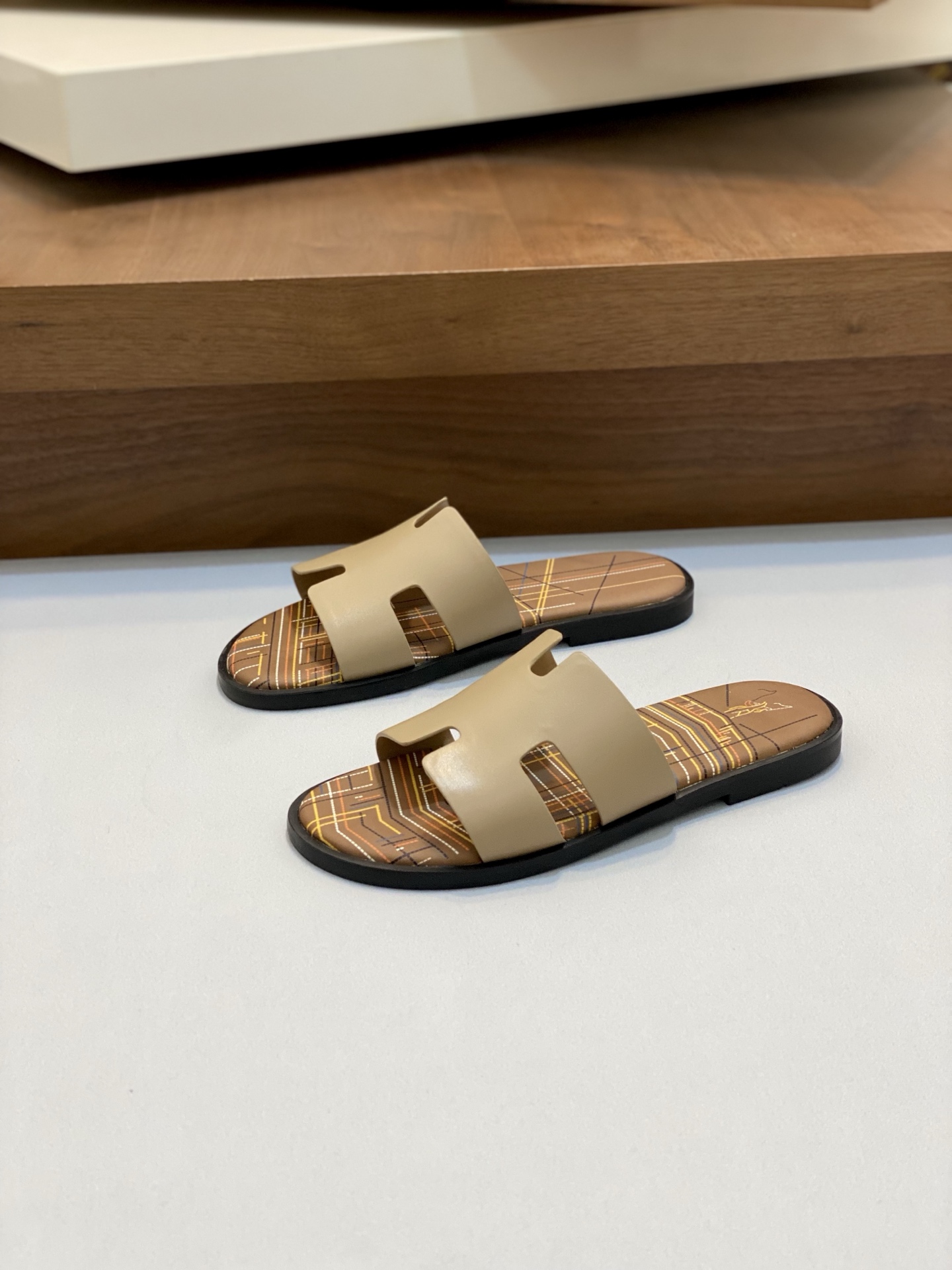 Elegant Leather Slides - Comfortable, Stylish Sandals for Women & Men 4 i1742923587146 3280 0 2