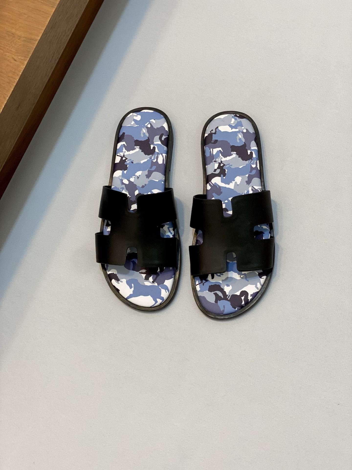 Hermès Men's Camouflage Print Leather Sandals, Stylish & Comfortable 2 i1742923595465 7694 0 0