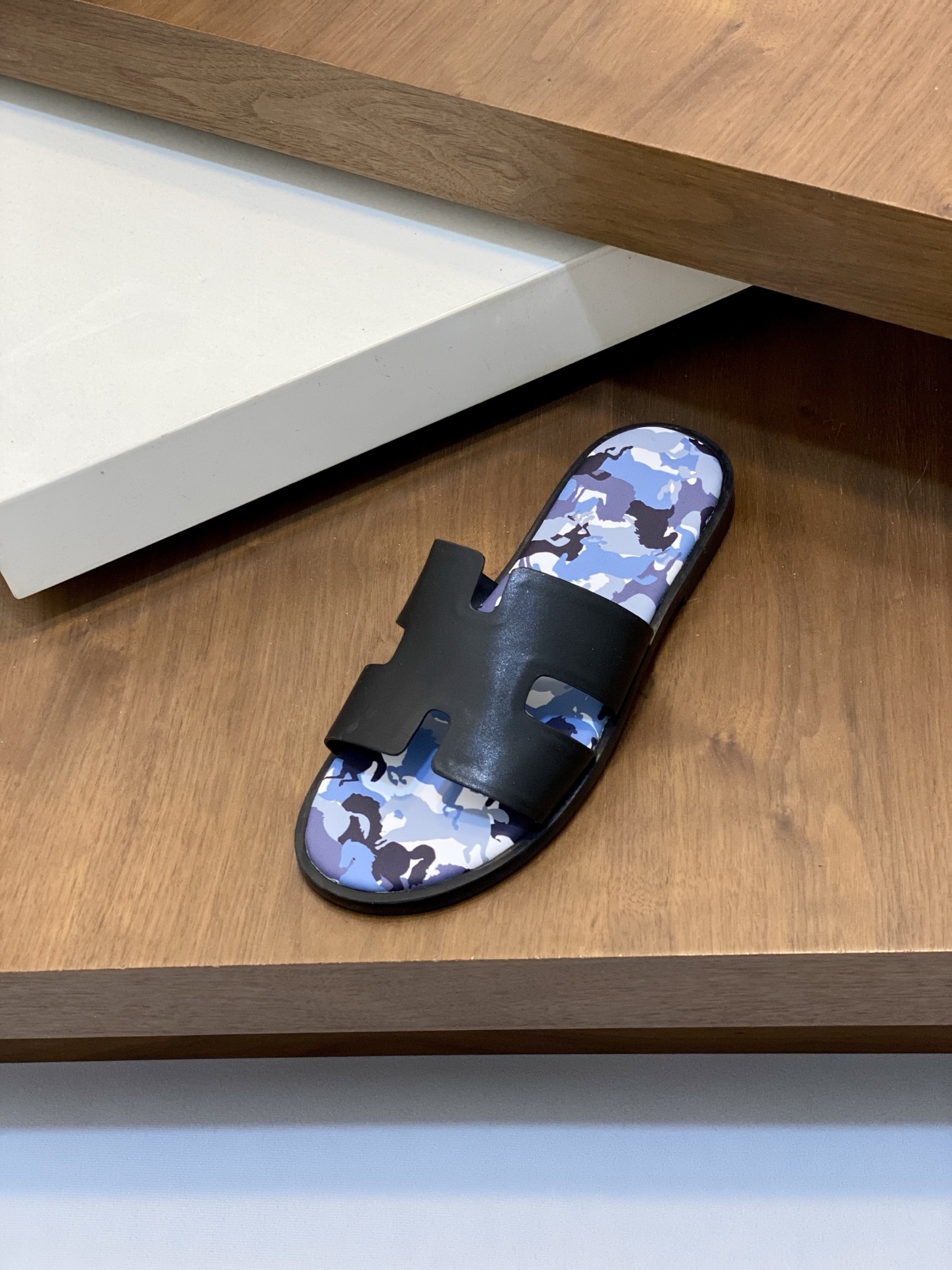 Hermès Men's Camouflage Print Leather Sandals, Stylish & Comfortable 7 i1742923600500 6543 0 5