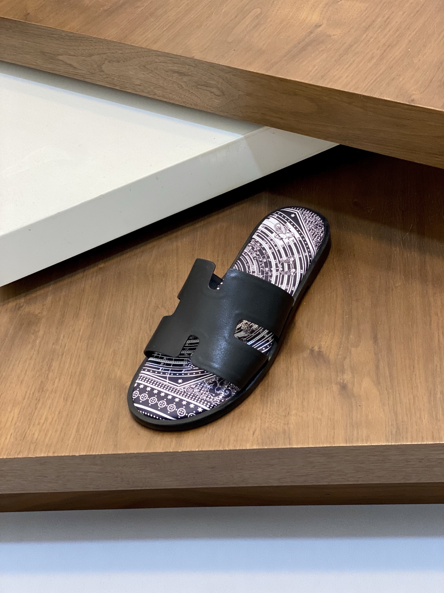 Elegant Hermes Leather Sandals for Men | Stylish & Comfortable Design 7 i1742923621089 432 0 5