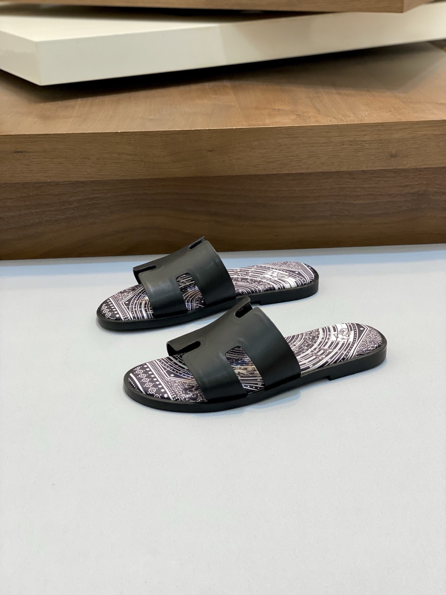 Elegant Hermes Leather Sandals for Men | Stylish & Comfortable Design 4 i1742923626115 5229 0 2