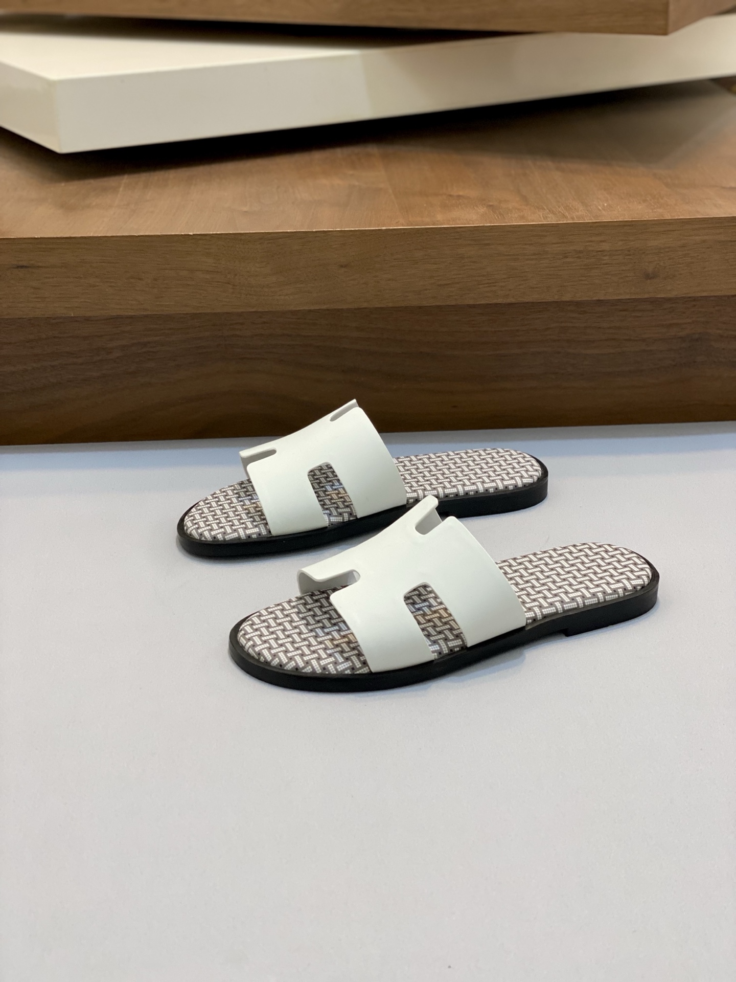 Elegant Hermes White Leather Slides - Sizes 39-44 Available Now! 4 i1742923677438 2879 0 2
