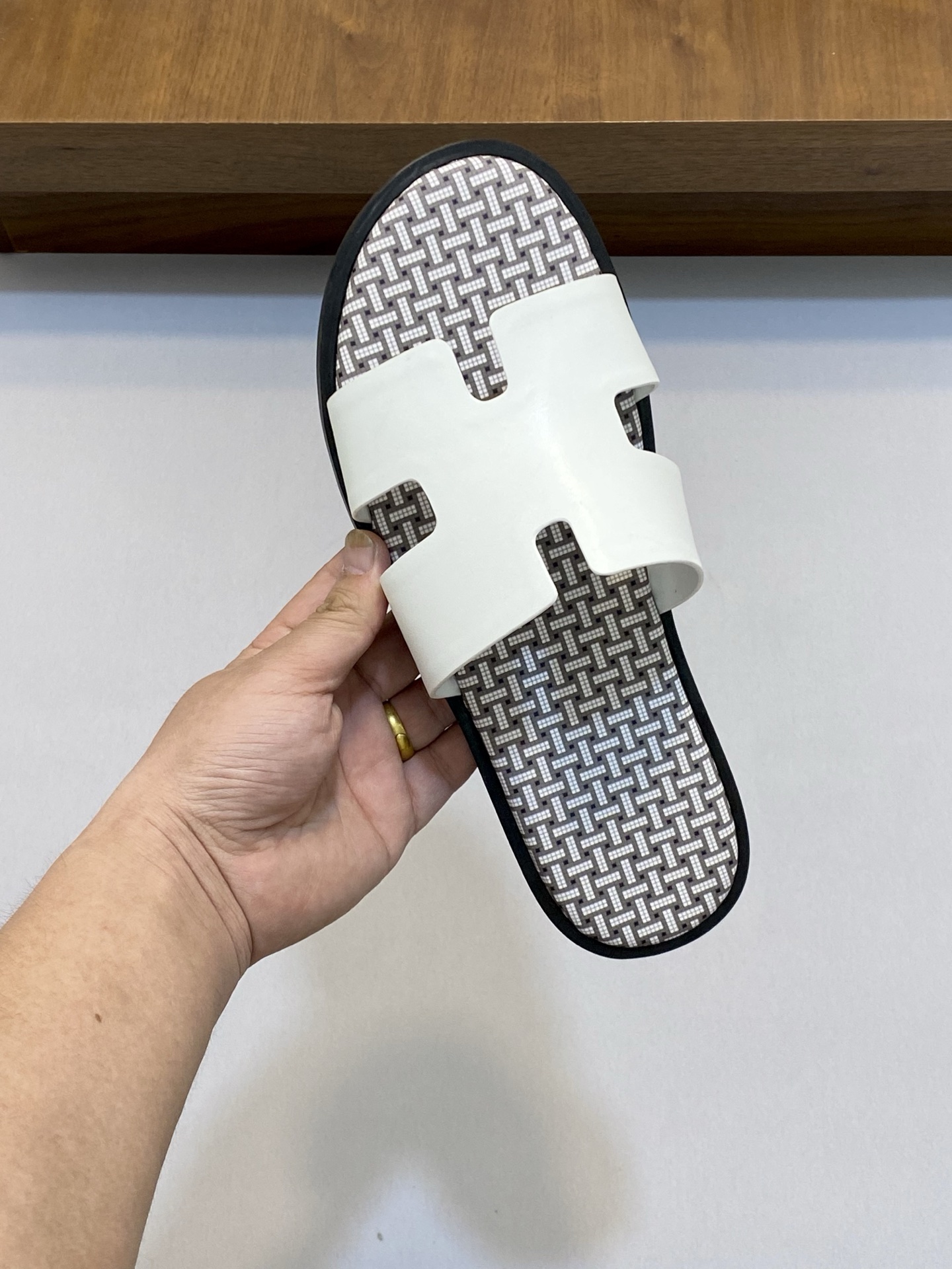 Elegant Hermes White Leather Slides - Sizes 39-44 Available Now! 5 i1742923680107 321 0 3