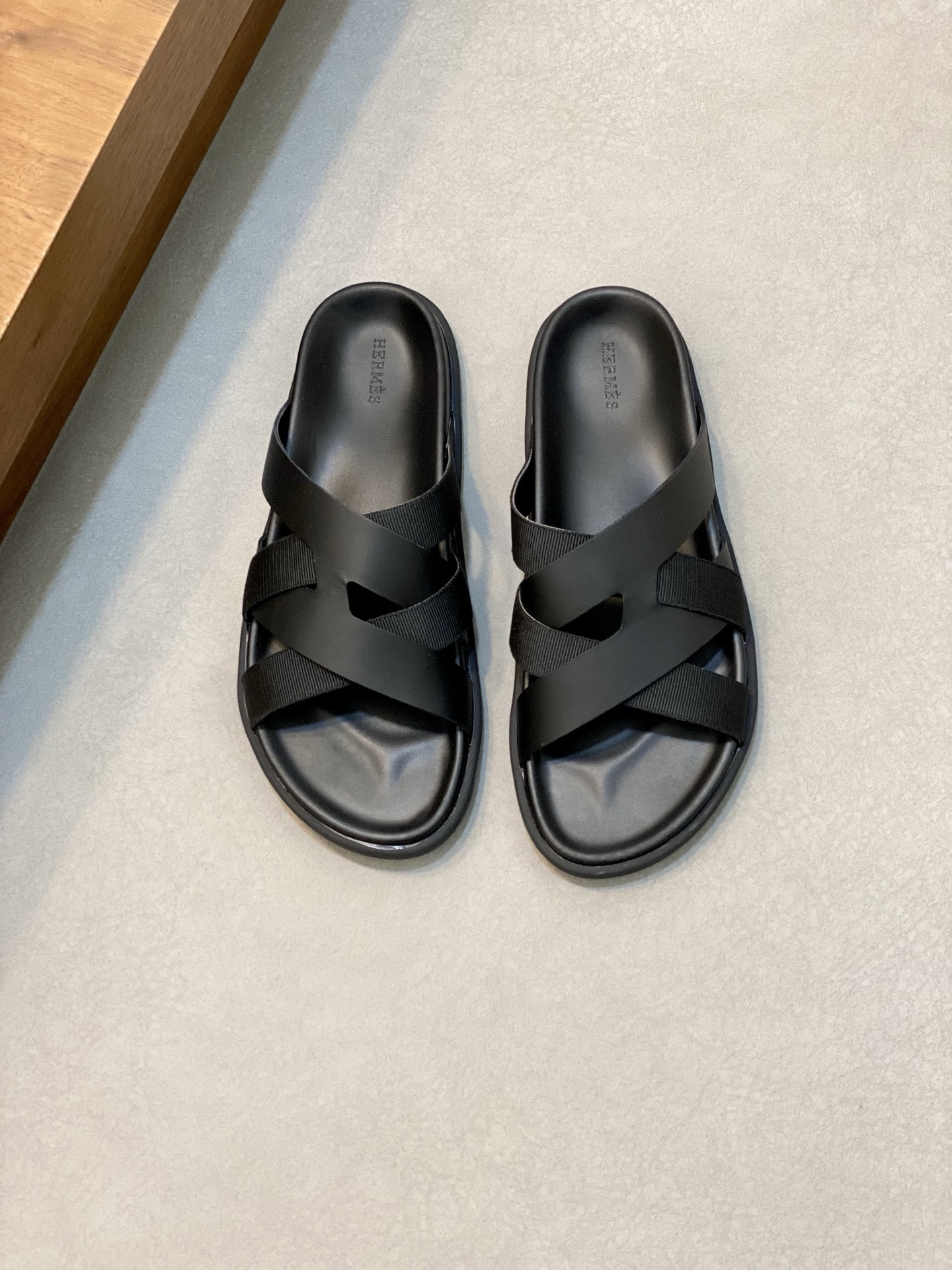Hermes Men's Leather Sandals, Comfortable and Stylish Summer Slides 1 Hermes Men's Leather Sandals, Comfortable and Stylish Summer Slides