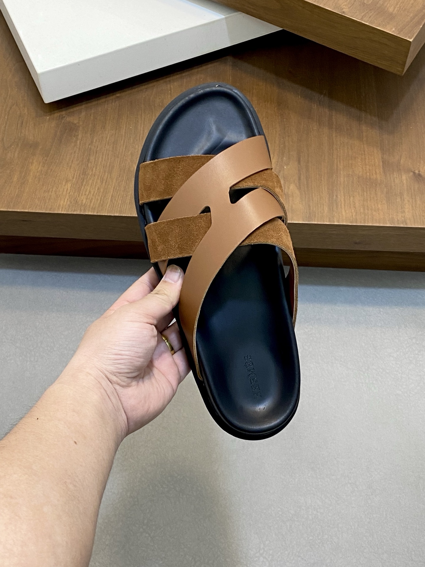 Hermès Men's Stylish Leather Cross Strap Sandals, Durable Anti-Slip Rubber Sole 5 i1742923820176 8057 0 3
