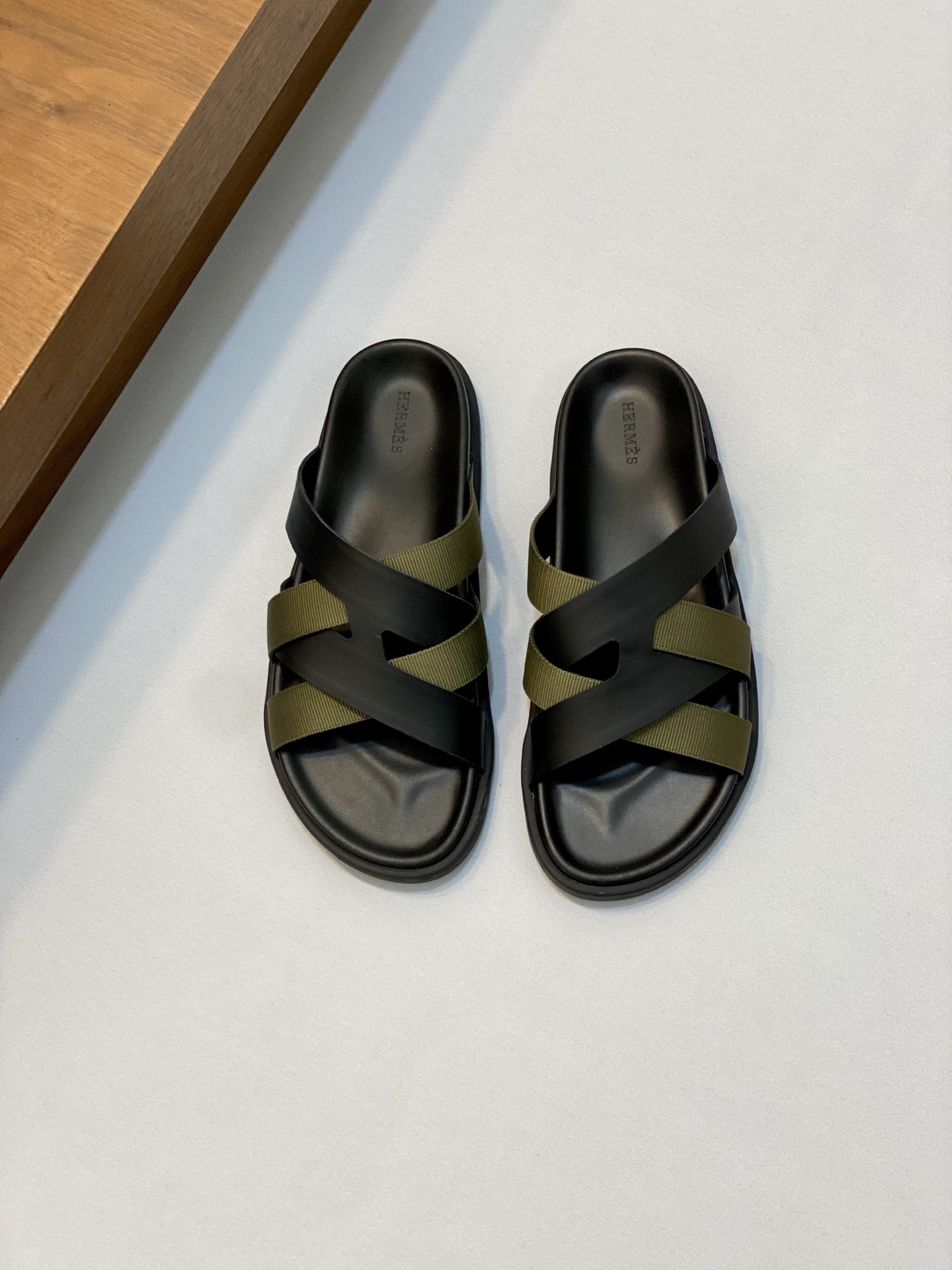 Hermes Men's Izmir Sandal Leather Upper Rubber Sole Fashionable and Comfortable 1 Hermes Men's Izmir Sandal Leather Upper Rubber Sole Fashionable and Comfortable