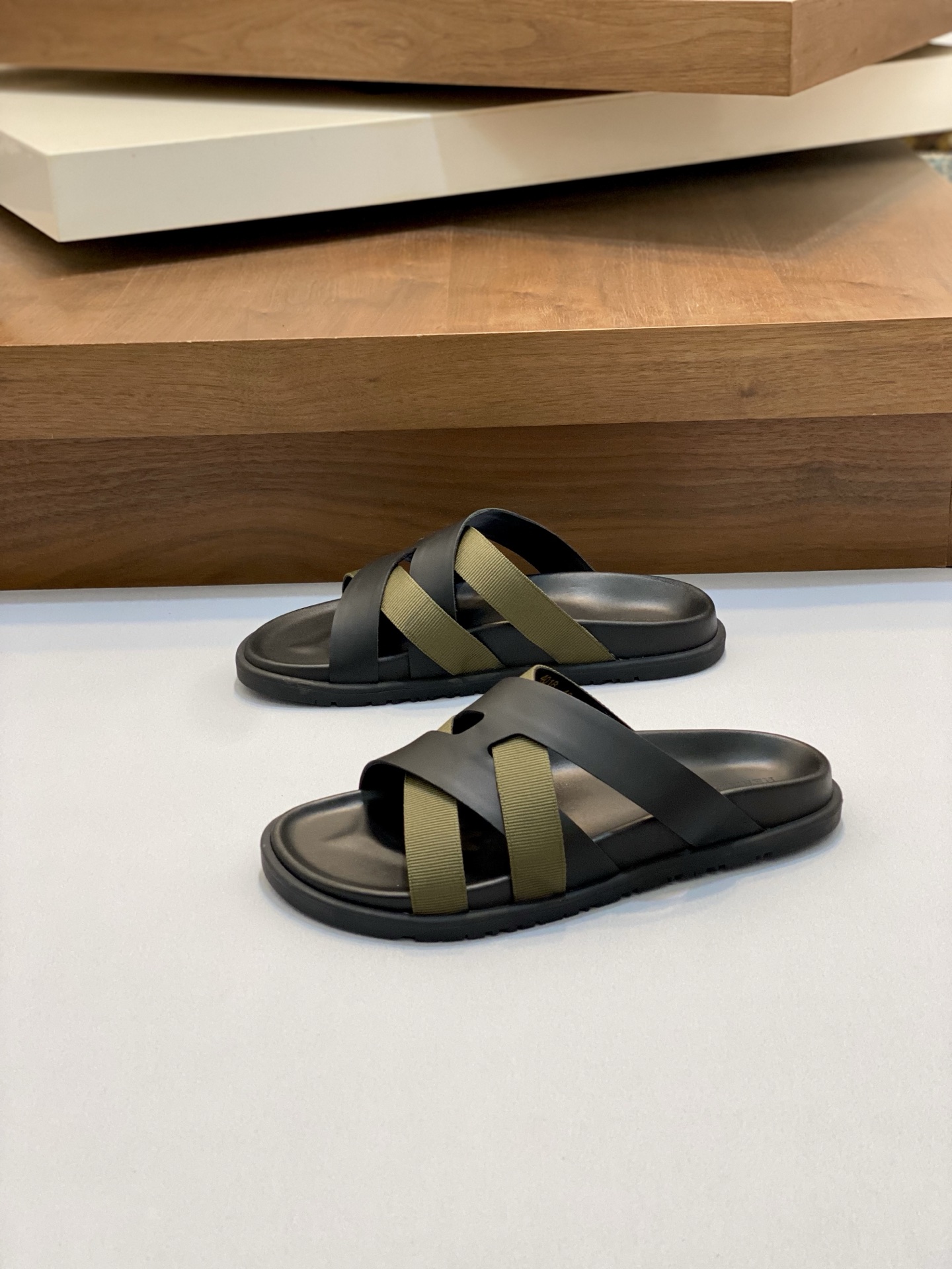 Hermes Men's Izmir Sandal Leather Upper Rubber Sole Fashionable and Comfortable 4 i1742923838138 4615 0 2