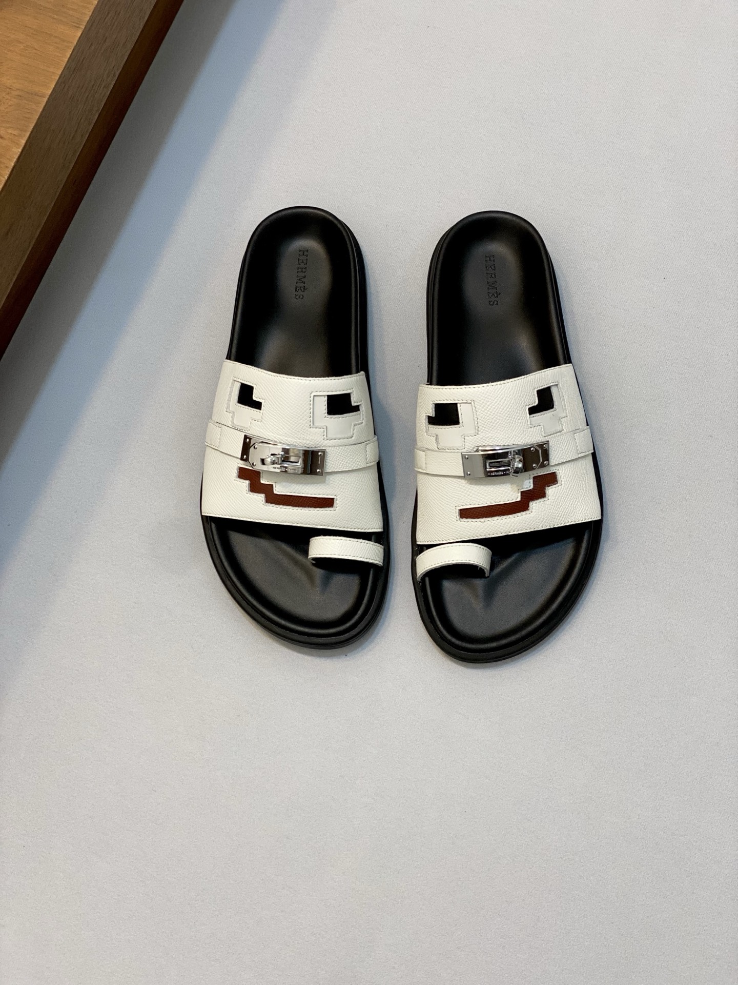 Hermes Men's White Leather Toe Ring Sandals with Buckle - Sizes 39-44 2 i1742923952798 6419 0 0