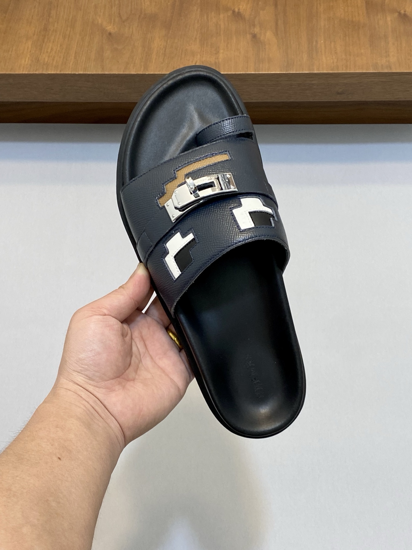 Hermès Men's Leather Slides - Stylish & Comfortable Summer Slippers 5 i1742924098325 3815 0 3
