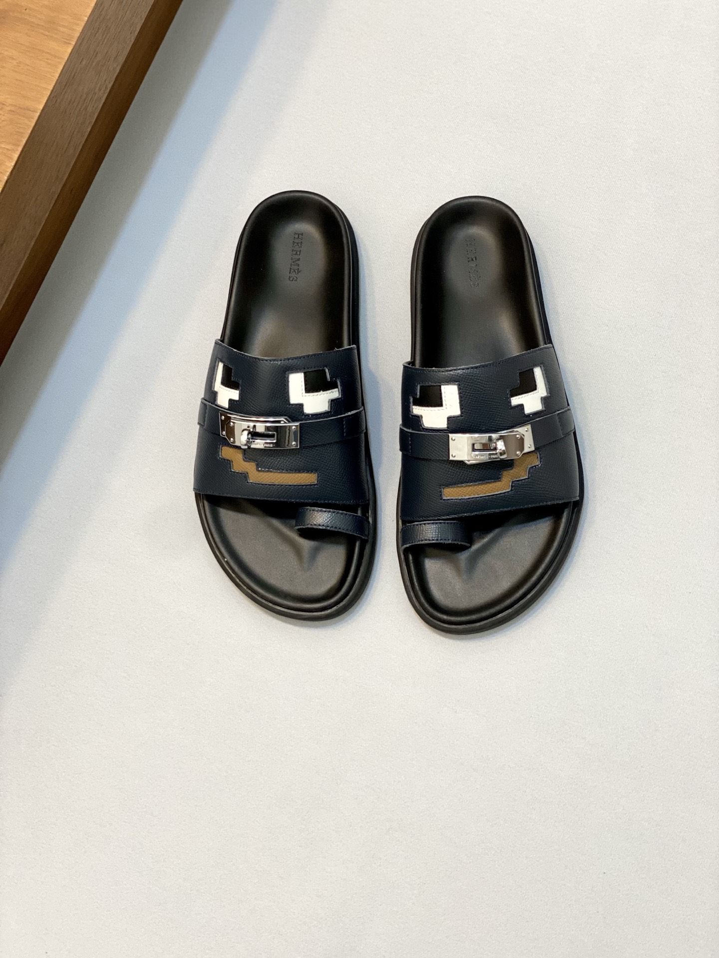 Hermès Men's Leather Slides - Stylish & Comfortable Summer Slippers 1 Hermès Men's Leather Slides - Stylish & Comfortable Summer Slippers