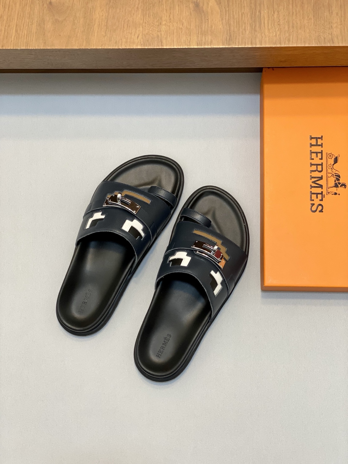 Hermès Men's Leather Slides - Stylish & Comfortable Summer Slippers 3 i1742924099177 9227 0 1