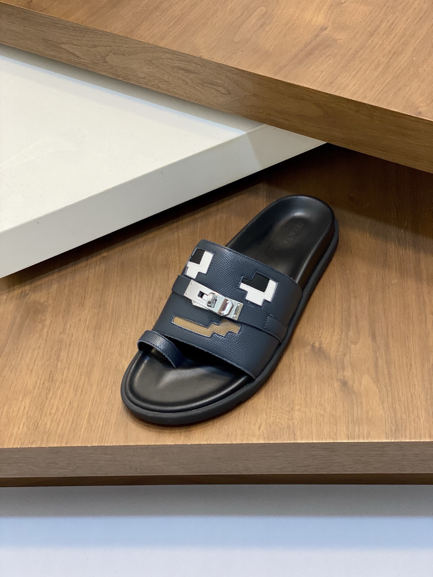 Hermès Men's Leather Slides - Stylish & Comfortable Summer Slippers 7 i1742924115896 2455 0 5