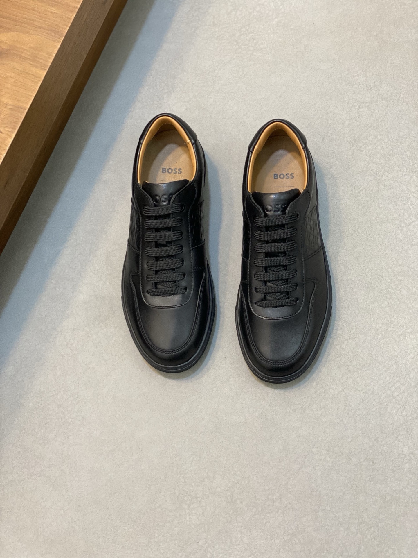 NO:222545,Brand BOSS original color matching, size 39-44 customized 45 price Material BOSS new low-top sneakers, selected calfskin and mesh material, the tongue is made of branded straps, showing interesting brand characteristics. The rubber sole is based on interwoven letter patterns, and the rear decoration is designed with calfskin air compressor logo., BOOS casual shoes, sneakers, cowhide19860909品牌BOSS 颜色原版配色 码数39-44定做45 价格 材质BOSS新款低帮运动鞋 精选小牛皮搭配网布材质制作,鞋舌以品牌饰带饰边,展现趣味品牌特色.橡胶鞋底以交织字母图案为基础,后饰片则采用小牛皮空压logo设计.,BOOS 休闲鞋,sneakers,cowhide,Men's shoes