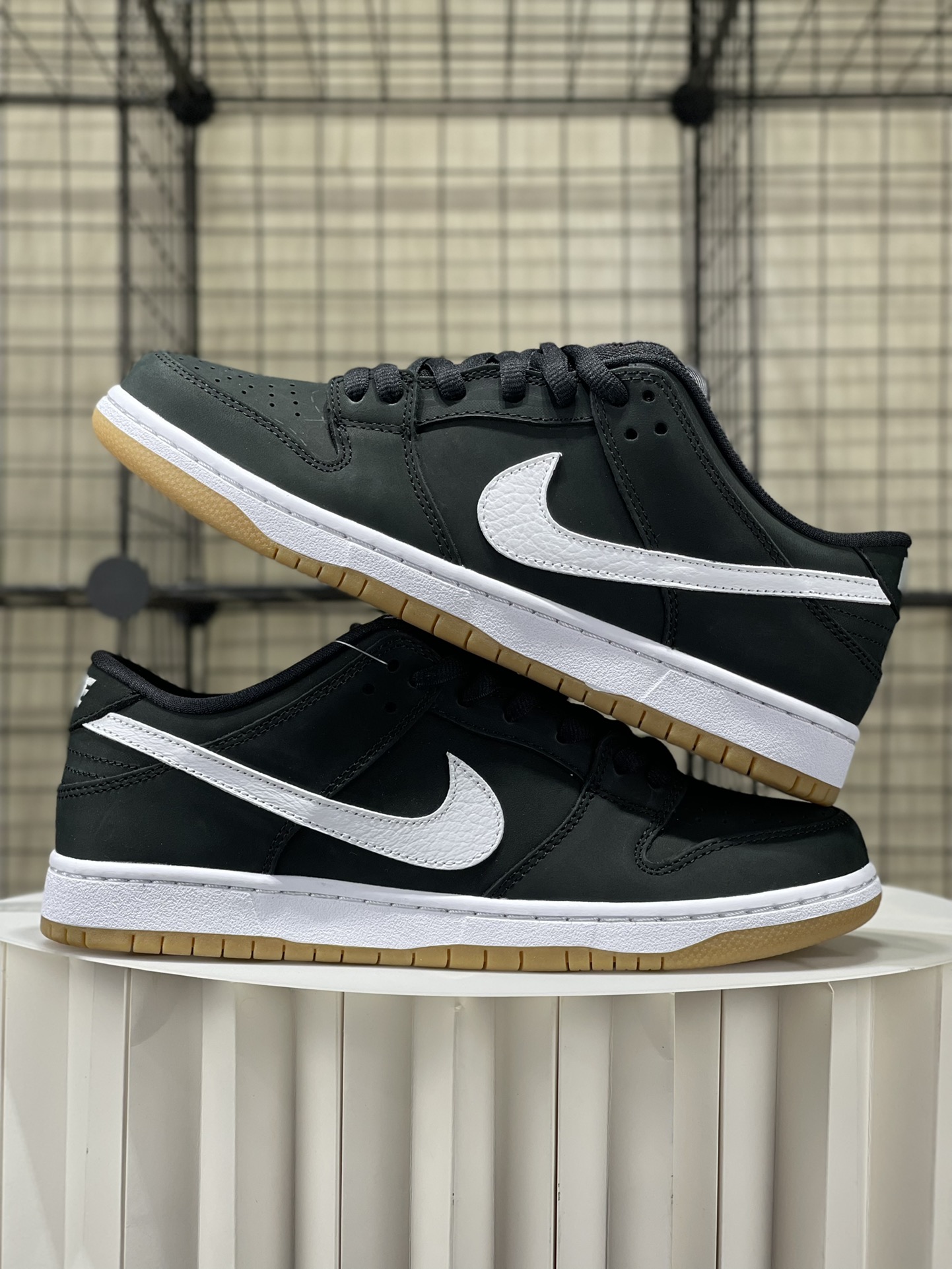 💰380 Nk SB Dunk Low Pro ISO 生胶黑白色 扣篮系列复古低帮休闲运动滑板鞋 CD2563-001 尺码：35.5 36 36.5 37.5 38 38.5 39 40 40.5 41 42 42.5 43 44 44.5 45 46 47.5