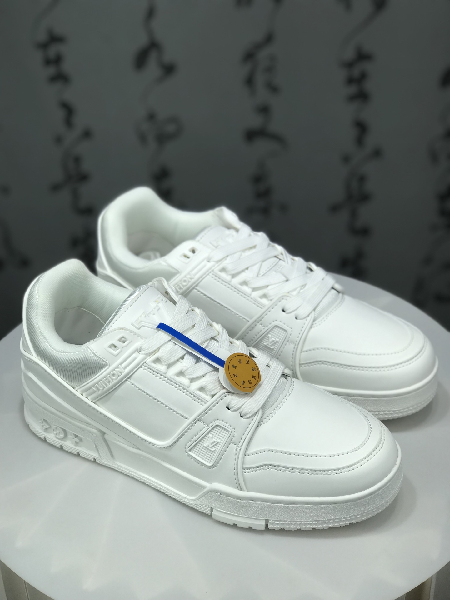 福利特价💰358
路易威登/Louis Vuitton  LV路易威登板鞋      
新款 LV Trainer最新配色运动鞋  L家 篮球鞋风格运动鞋   该鞋由艺术总监 VIRGIL ABLOH设计 垫脚聚米微料加透气英伦网布  细节原版一致 Size:36 37 38 39 40 41 42 43 44 45