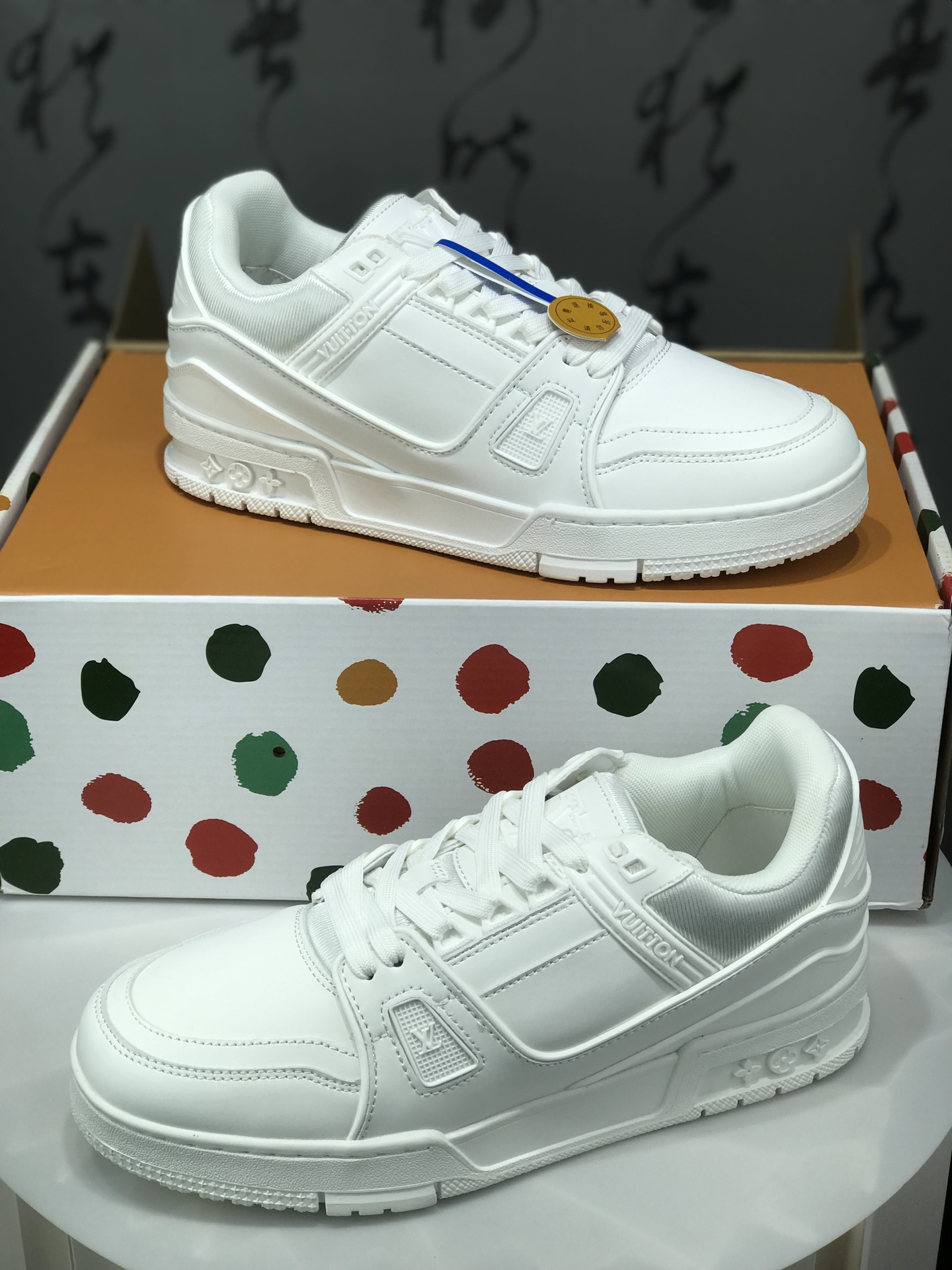 福利特价💰358
路易威登/Louis Vuitton  LV路易威登板鞋      
新款 LV Trainer最新配色运动鞋  L家 篮球鞋风格运动鞋   该鞋由艺术总监 VIRGIL ABLOH设计 垫脚聚米微料加透气英伦网布  细节原版一致 Size:36 37 38 39 40 41 42 43 44 45