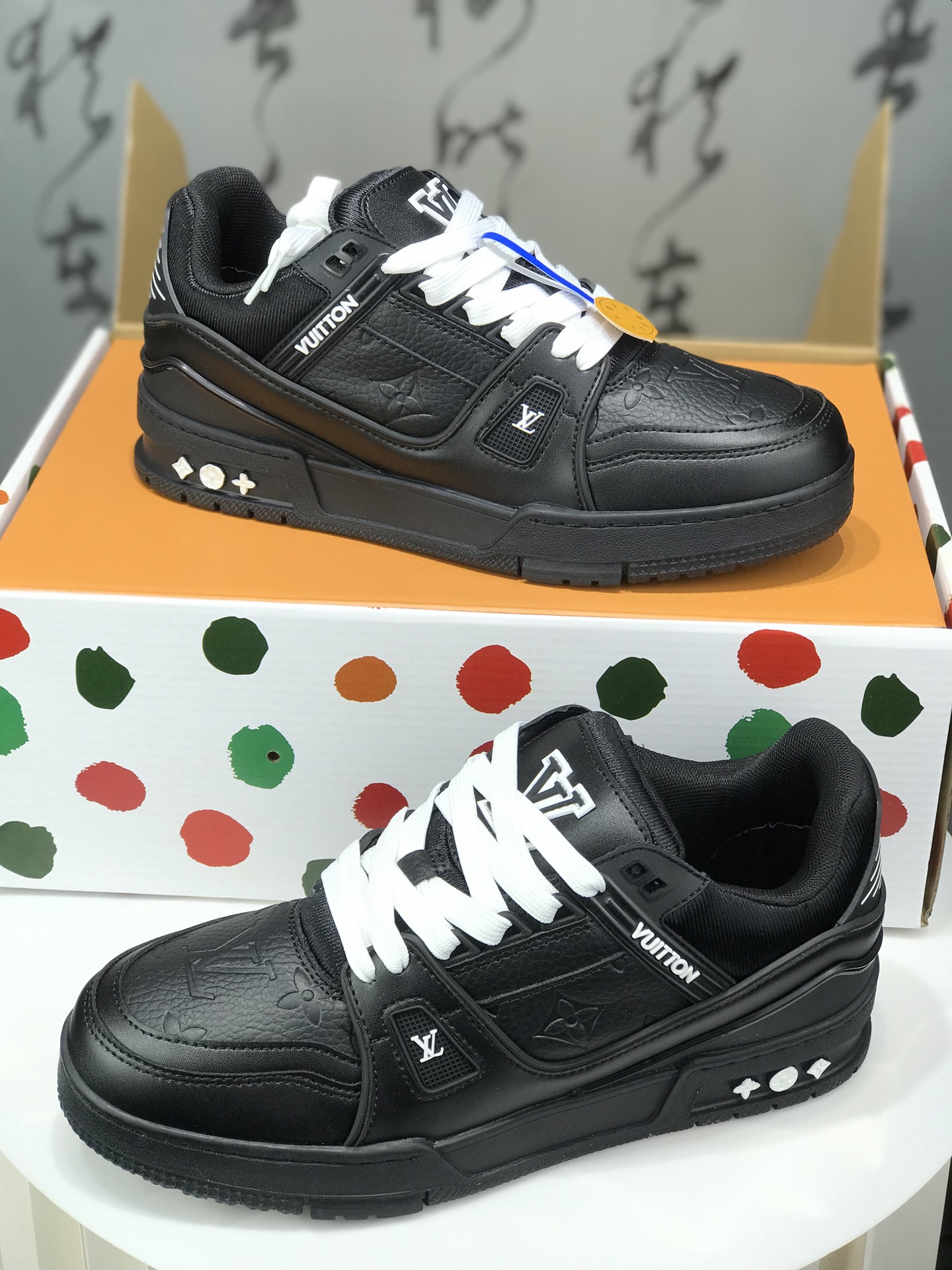 福利 路易威登/Louis Vuitton LV路易威登板鞋 新款 LV Trainer最新配色运动鞋 L家 篮球鞋风格运动鞋 该鞋由艺术总监 VIRGIL ABLOH设计 垫脚聚米微料加透气英伦网布 细节原版一致