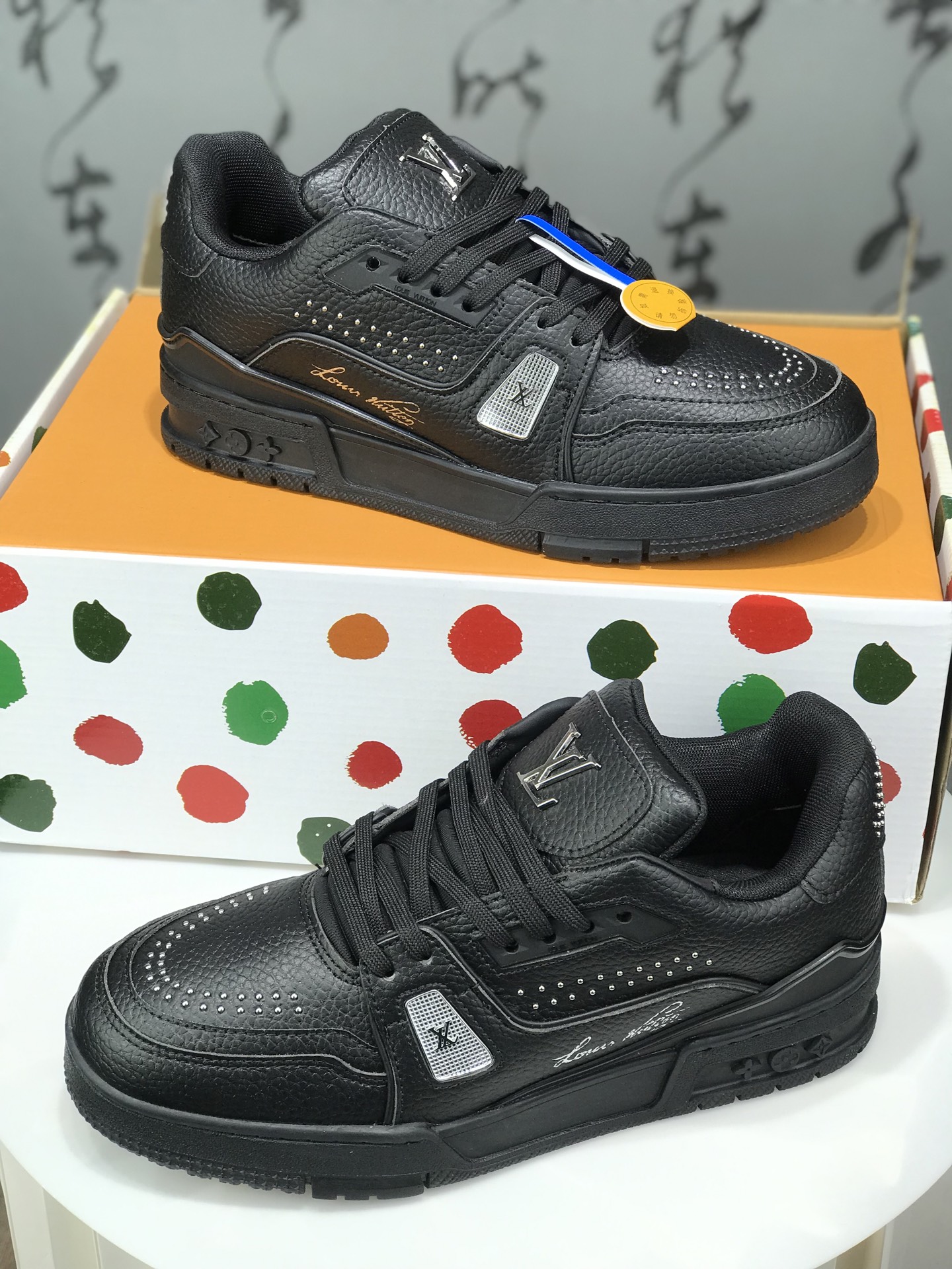 福利特价💰358
路易威登/Louis Vuitton  LV路易威登板鞋      
新款 LV Trainer最新配色运动鞋  L家 篮球鞋风格运动鞋   该鞋由艺术总监 VIRGIL ABLOH设计 垫脚聚米微料加透气英伦网布  细节原版一致 Size:36 37 38 39 40 41 42 43 44 45