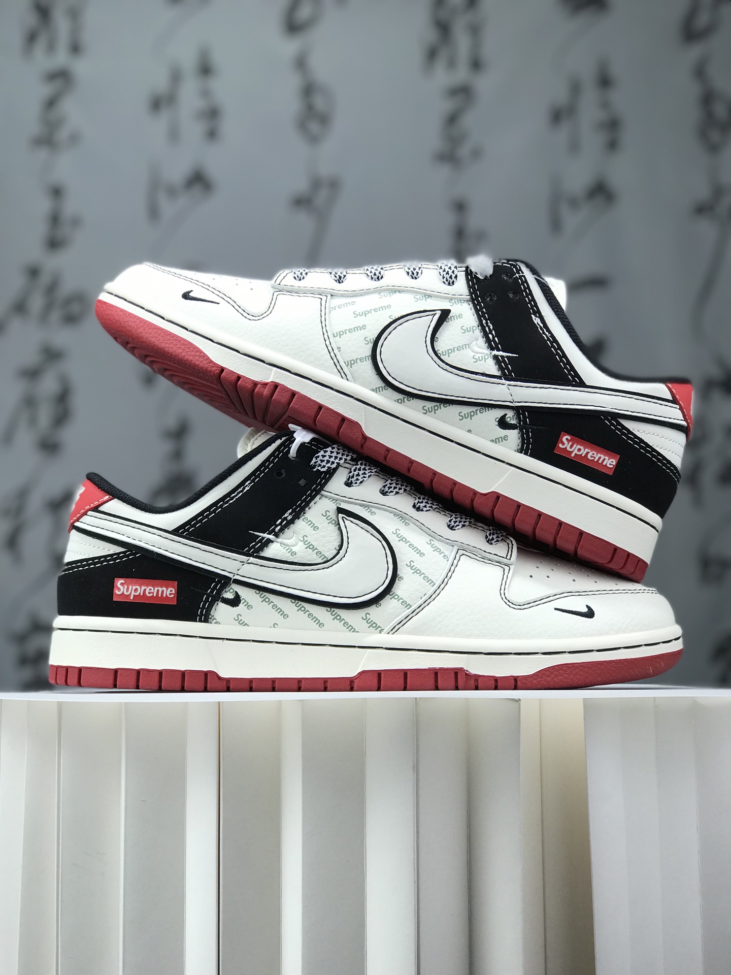 Nk SB Dunk Low Supreme联名 黑红双小勾 周年高端定制 低帮休闲板鞋 #定制鞋盒 大厂纯原品质出货 超高清洁度 皮料切割干净无任何毛边 细节完美 货号:XS6089-504
