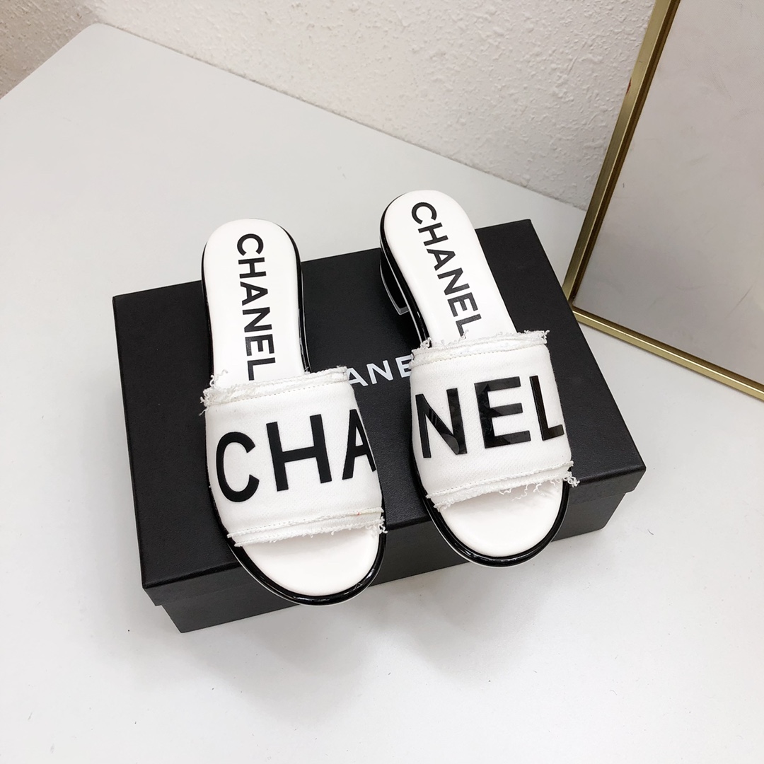 Chanel Zapatos de tacón alto Pantuflas Dermis Piel de oveja Colección primavera – verano