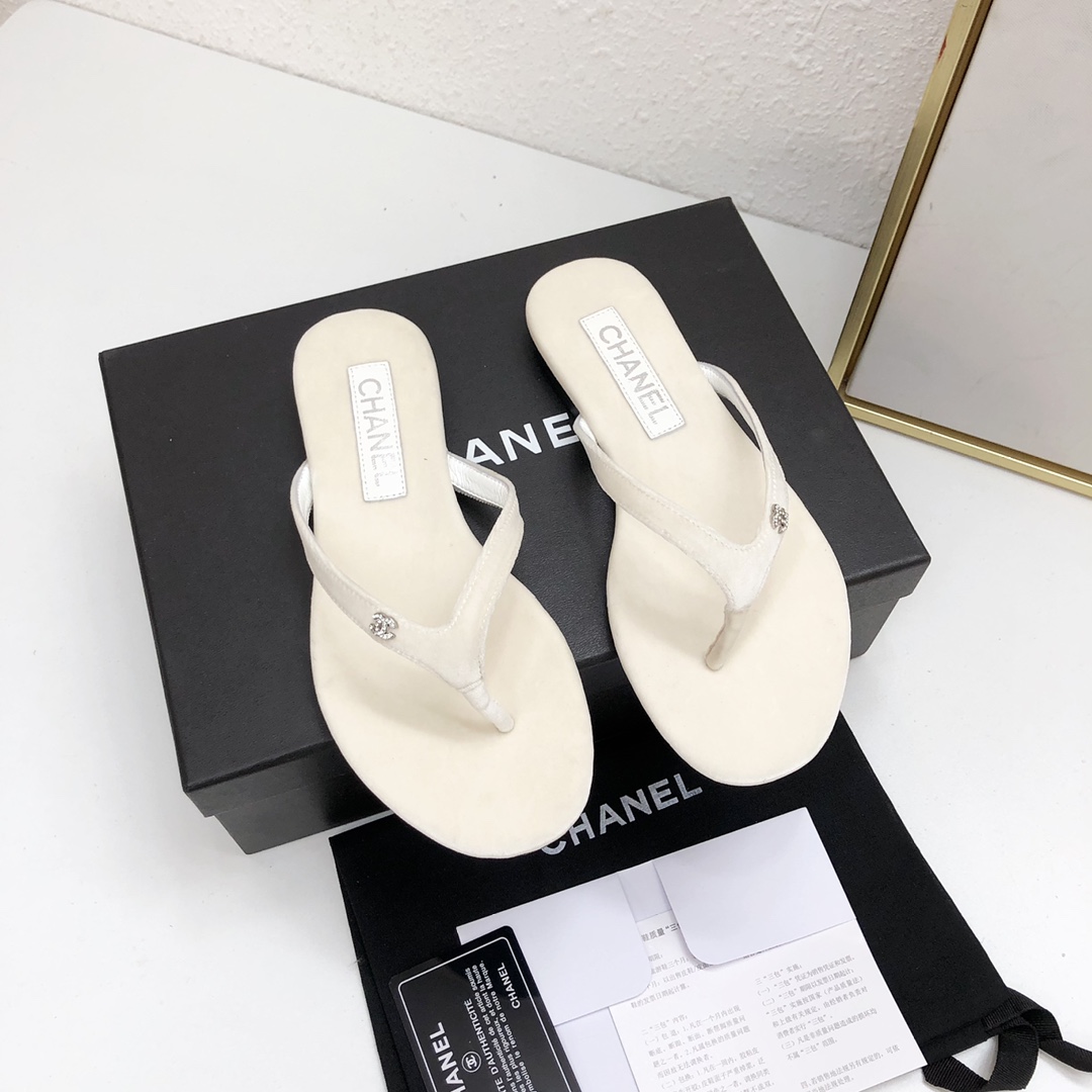 Chanel Zapatos Pantuflas Dermis Piel de oveja Colección primavera – verano