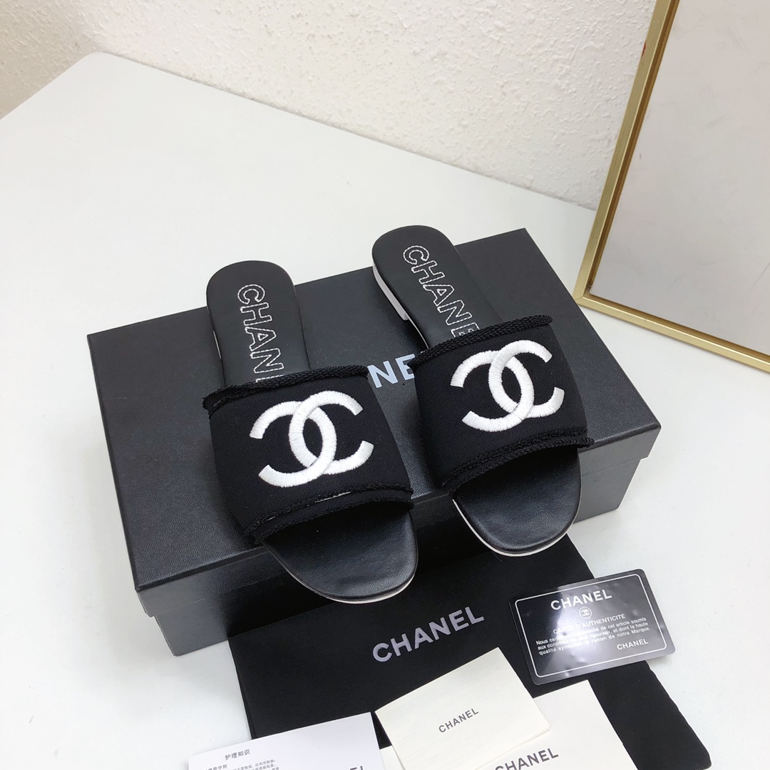 Chanel Zapatos Pantuflas Gris Dermis Piel de oveja Colección primavera – verano