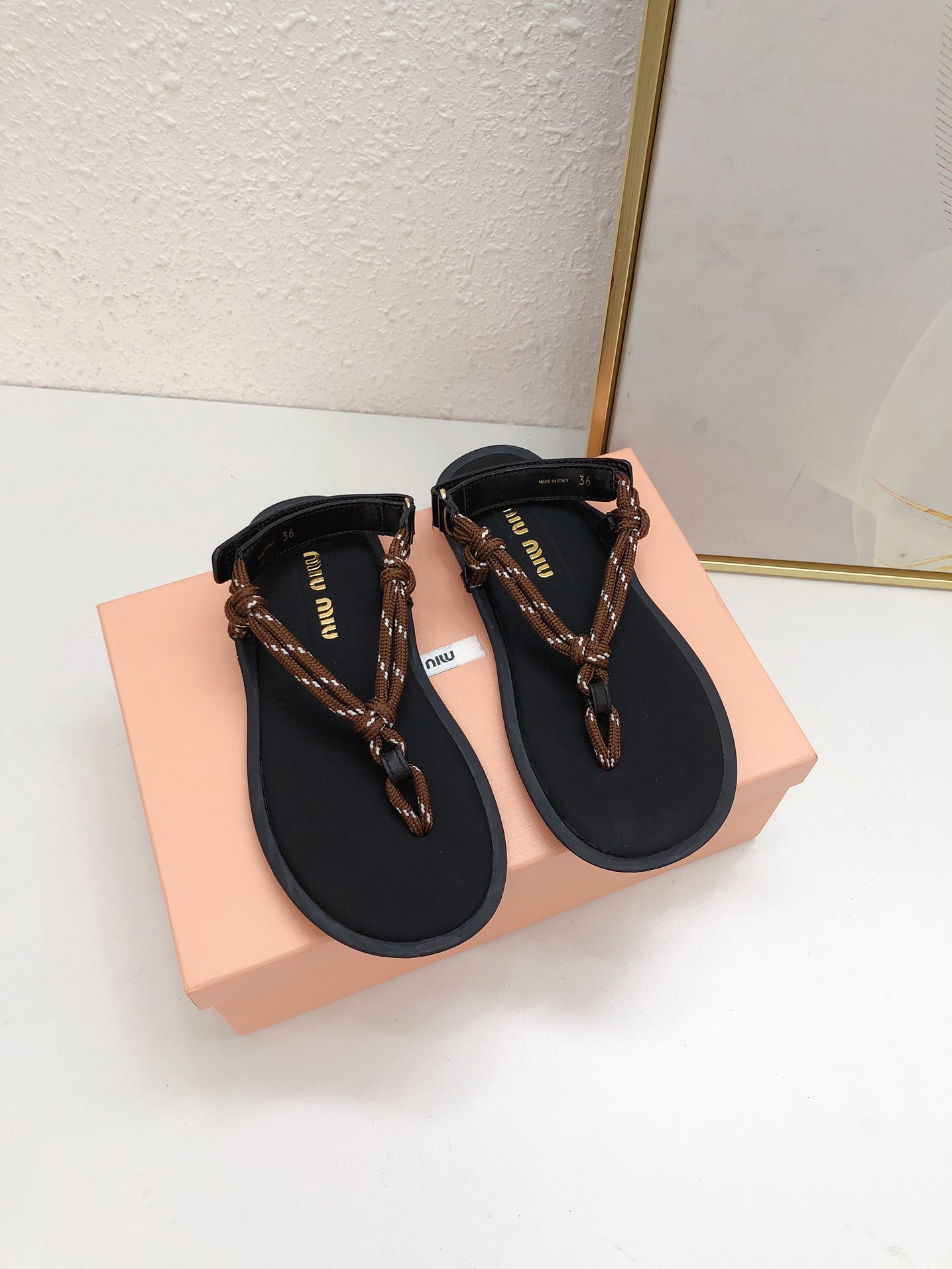 MiuMiu Zapatos Sandalias Cuero de vaca Piel oveja Colección verano Playa