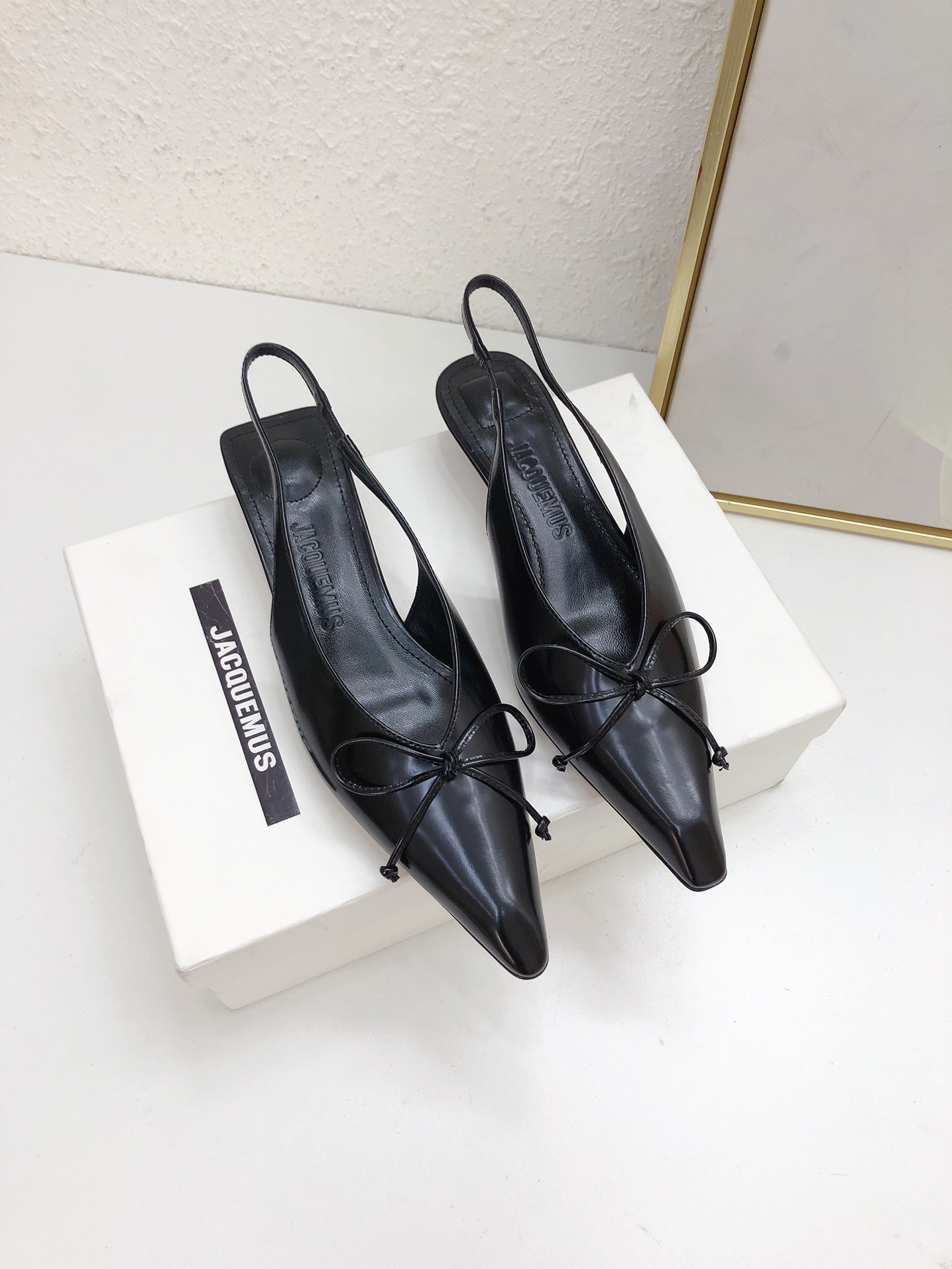Jacquemus Chaussures Sandales Noir Jaune Genuine Leather Peau de mouton Collection printemps – été