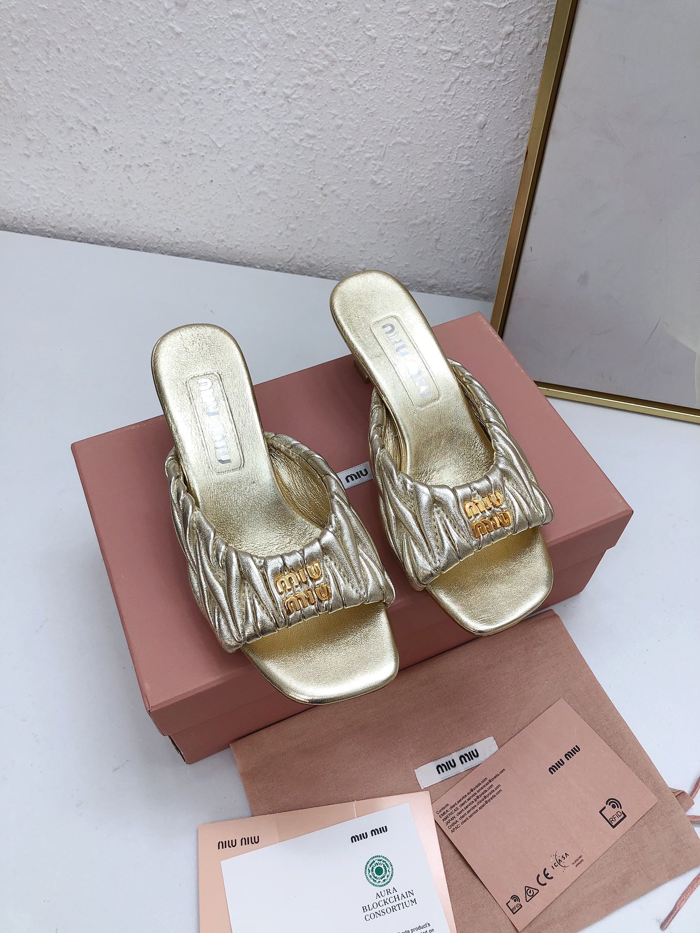 MiuMiu Comercio
 Zapatos de tacón alto Sandalias Pantuflas Dermis Piel de oveja Colección primavera – verano