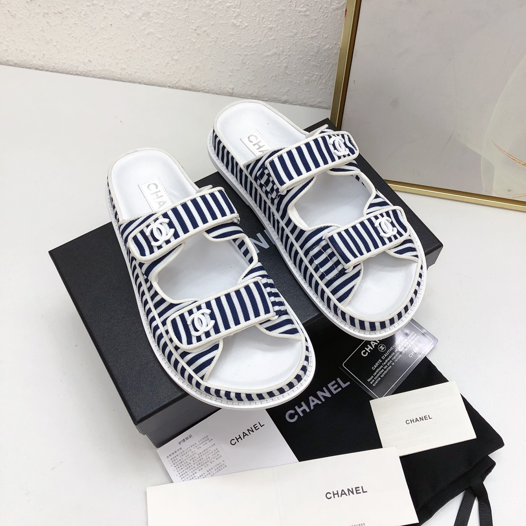 Chanel Zapatos Sandalias Pantuflas Hardware de oro Dermis Piel oveja Resina Colección primavera – verano Playa