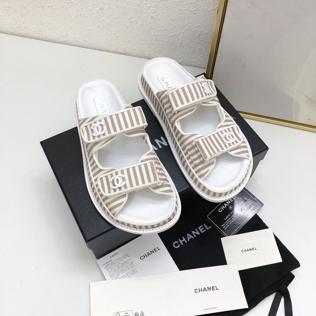 Chanel Zapatos Sandalias Pantuflas Diseñador 1: 1 réplica
 Hardware de oro Dermis Piel oveja Resina Colección primavera – verano Playa