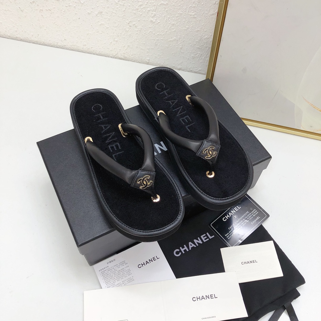 Réplica 2024
 Chanel Zapatos Pantuflas Caucho Piel de oveja Colección primavera – verano Playa