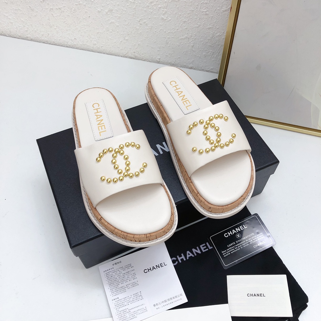 Chanel Zapatos Pantuflas Cuero de vaca Piel oveja Colección primavera – verano Playa