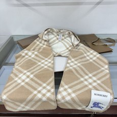 💟✨✨【网红款】Burberry家最新款专属标识连帽小披肩,围巾披肩两用,绝对市面最牛的货,真材实料的东西,这款既可以当 💟✨✨【网红款】Burberry家最新款专属标识连帽小披肩,围巾披肩两用,绝对市面最牛的货,真材实料的东西,这款既可以当