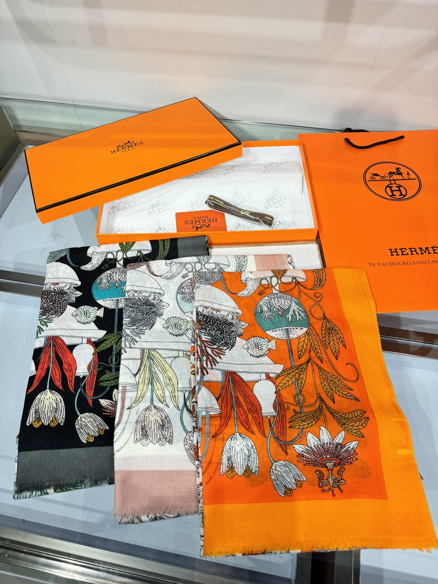 Hermes Foulard Blanc Cachemire