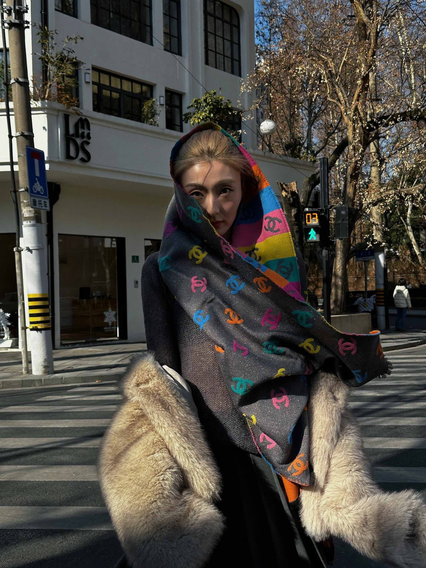 💟小香彩虹围巾，秋冬季新品彩虹亮丝围巾披肩，独家首发，买一条=买两条用，双面可用，黑色一面带有细闪，很有