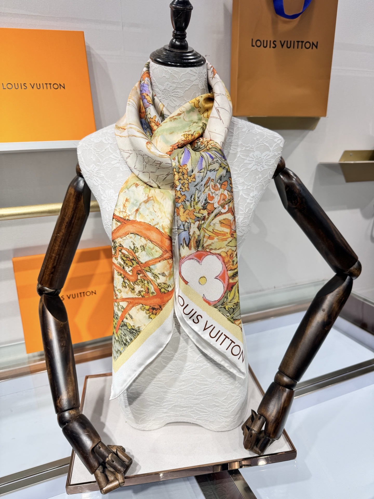 💟2025年春款上新 地中海香氛 140 方巾
来自 Louis Vuitton Art Silk Sq