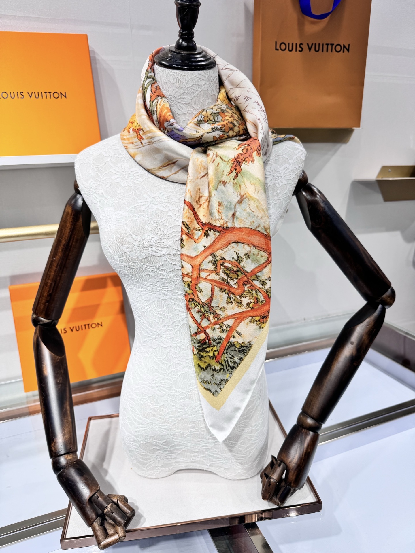 💟2025年春款上新 地中海香氛 140 方巾
来自 Louis Vuitton Art Silk Sq
