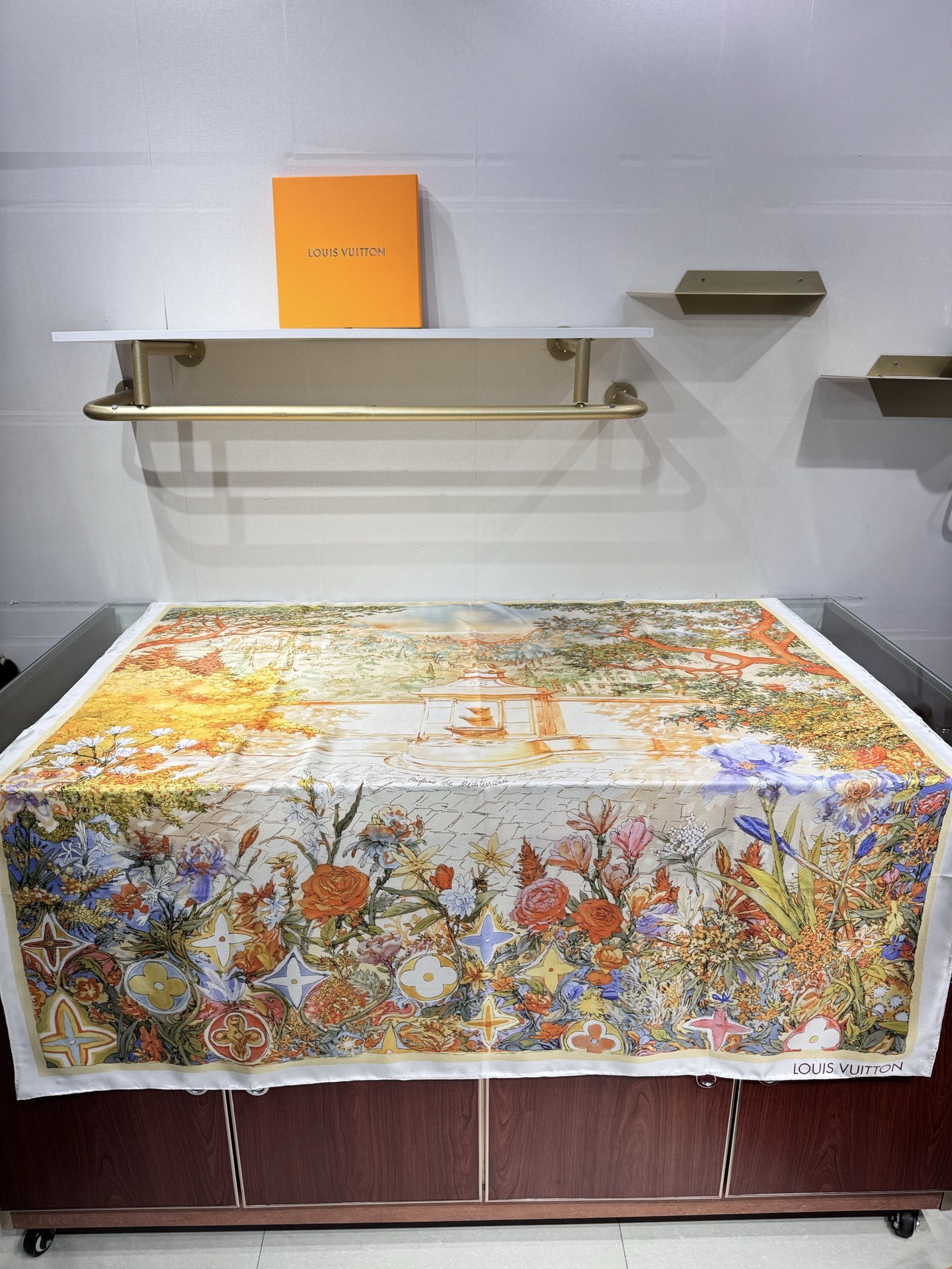 💟2025年春款上新 地中海香氛 140 方巾
来自 Louis Vuitton Art Silk Sq
