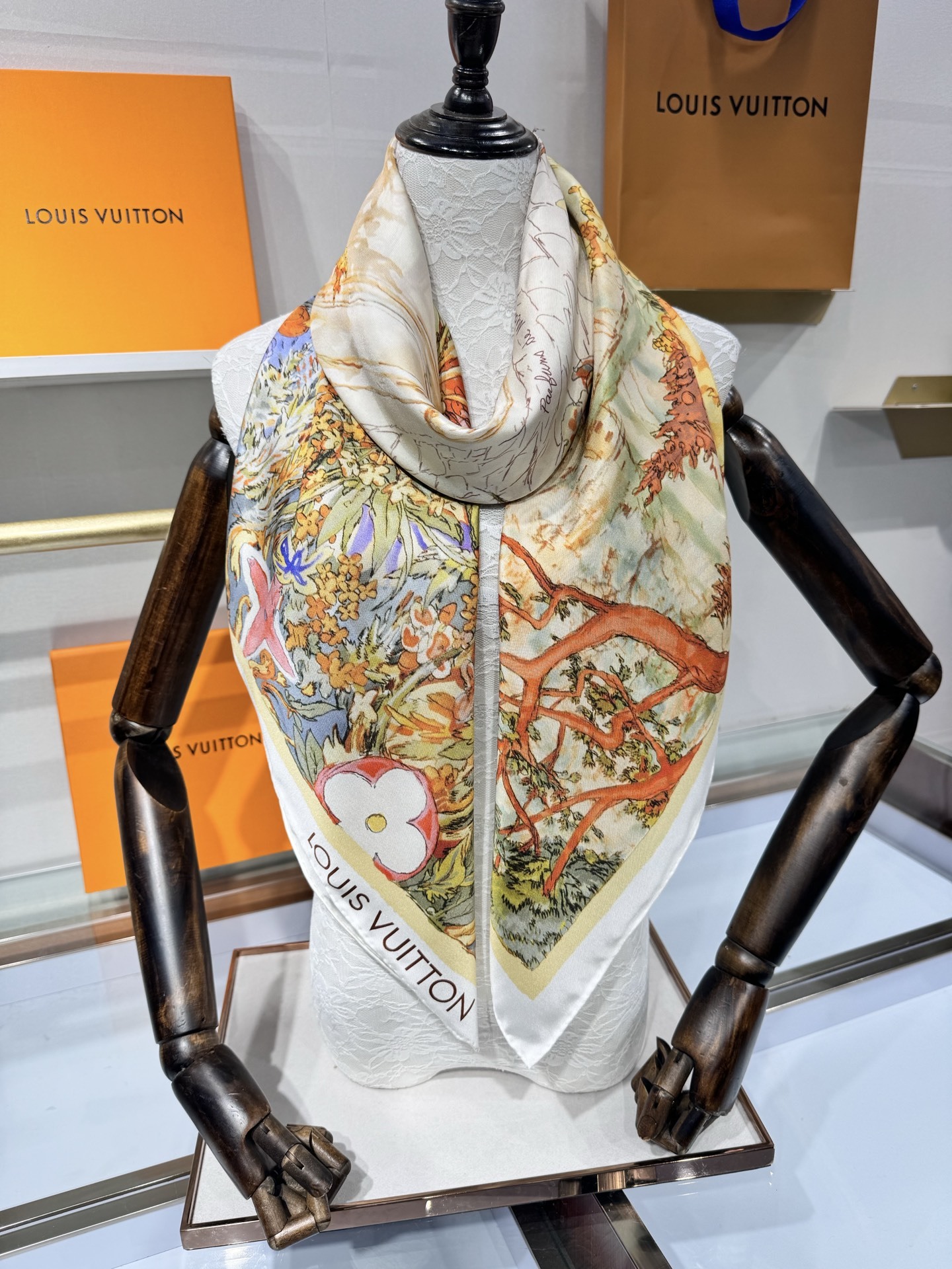 💟2025年春款上新 地中海香氛 140 方巾
来自 Louis Vuitton Art Silk Sq