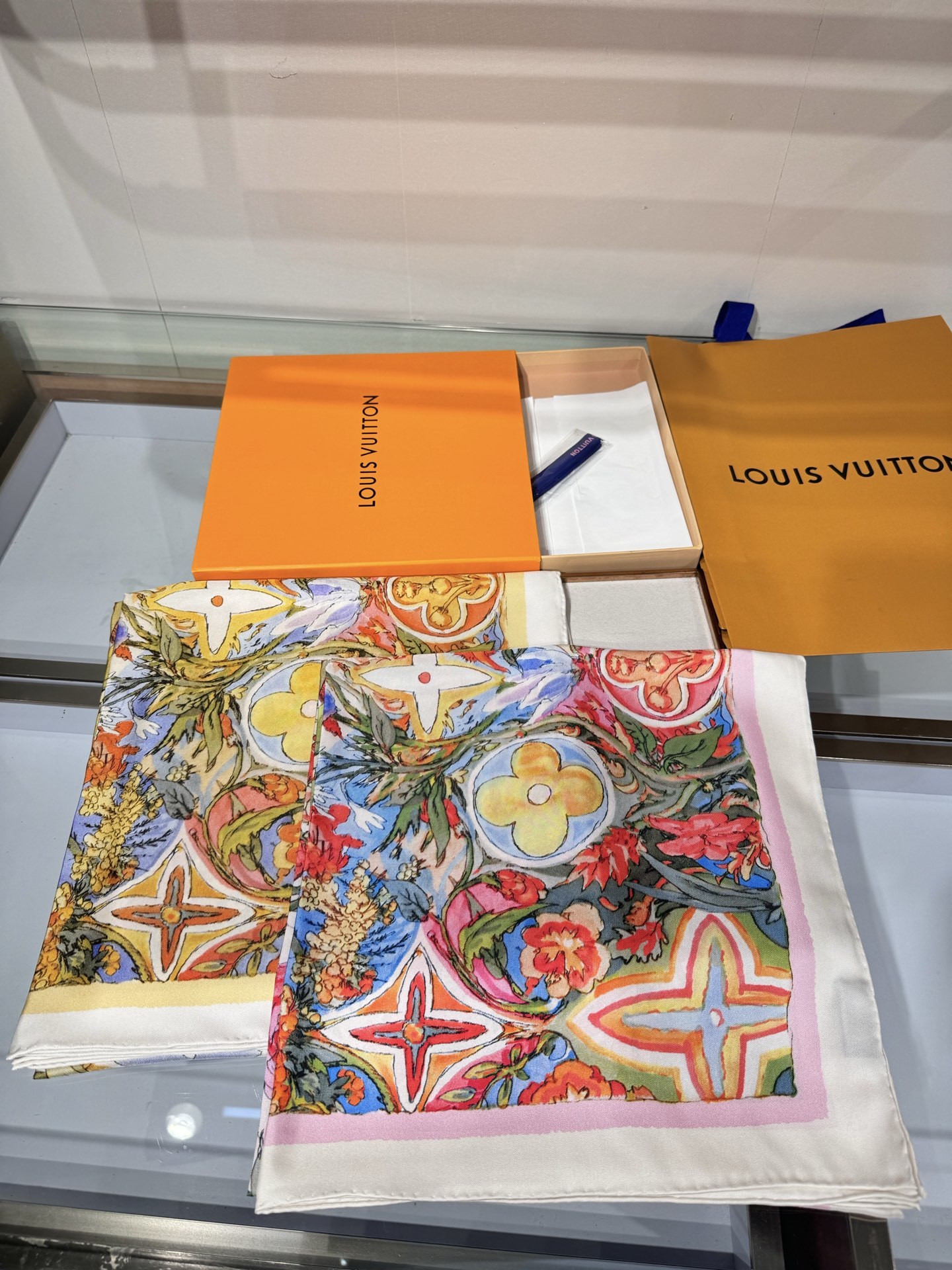 💟2025年春款上新 地中海香氛 140 方巾
来自 Louis Vuitton Art Silk Sq