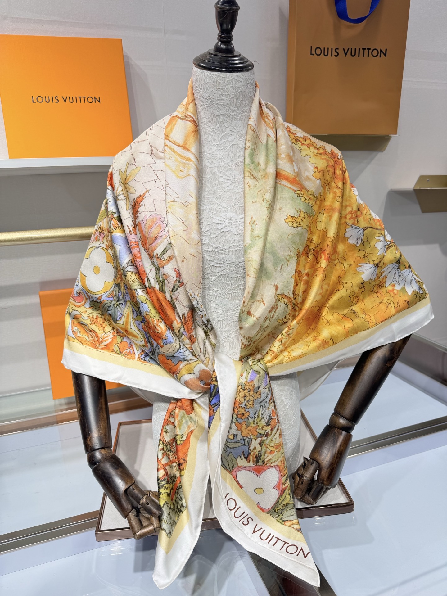 💟2025年春款上新 地中海香氛 140 方巾
来自 Louis Vuitton Art Silk Sq