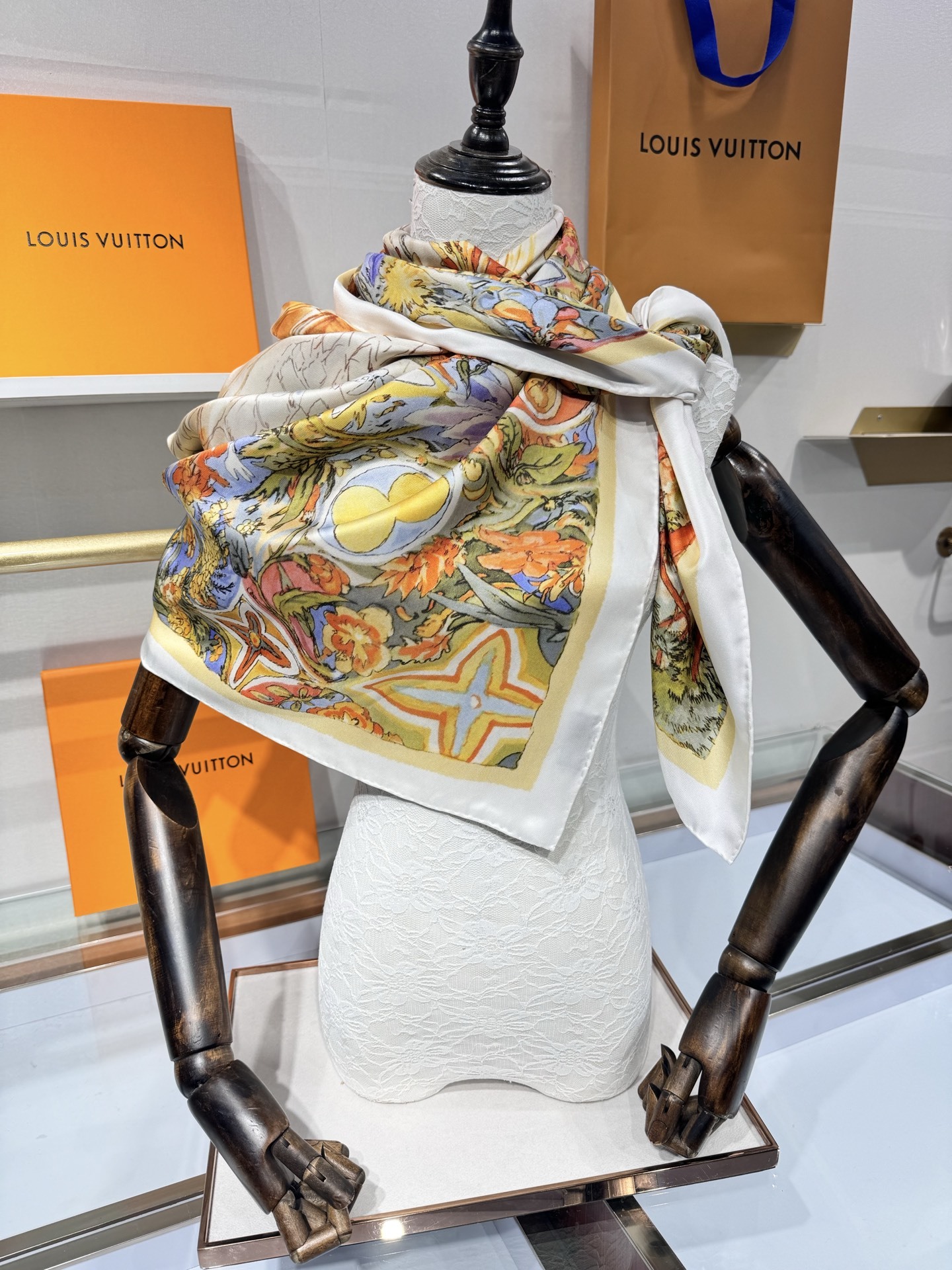 💟2025年春款上新 地中海香氛 140 方巾
来自 Louis Vuitton Art Silk Sq