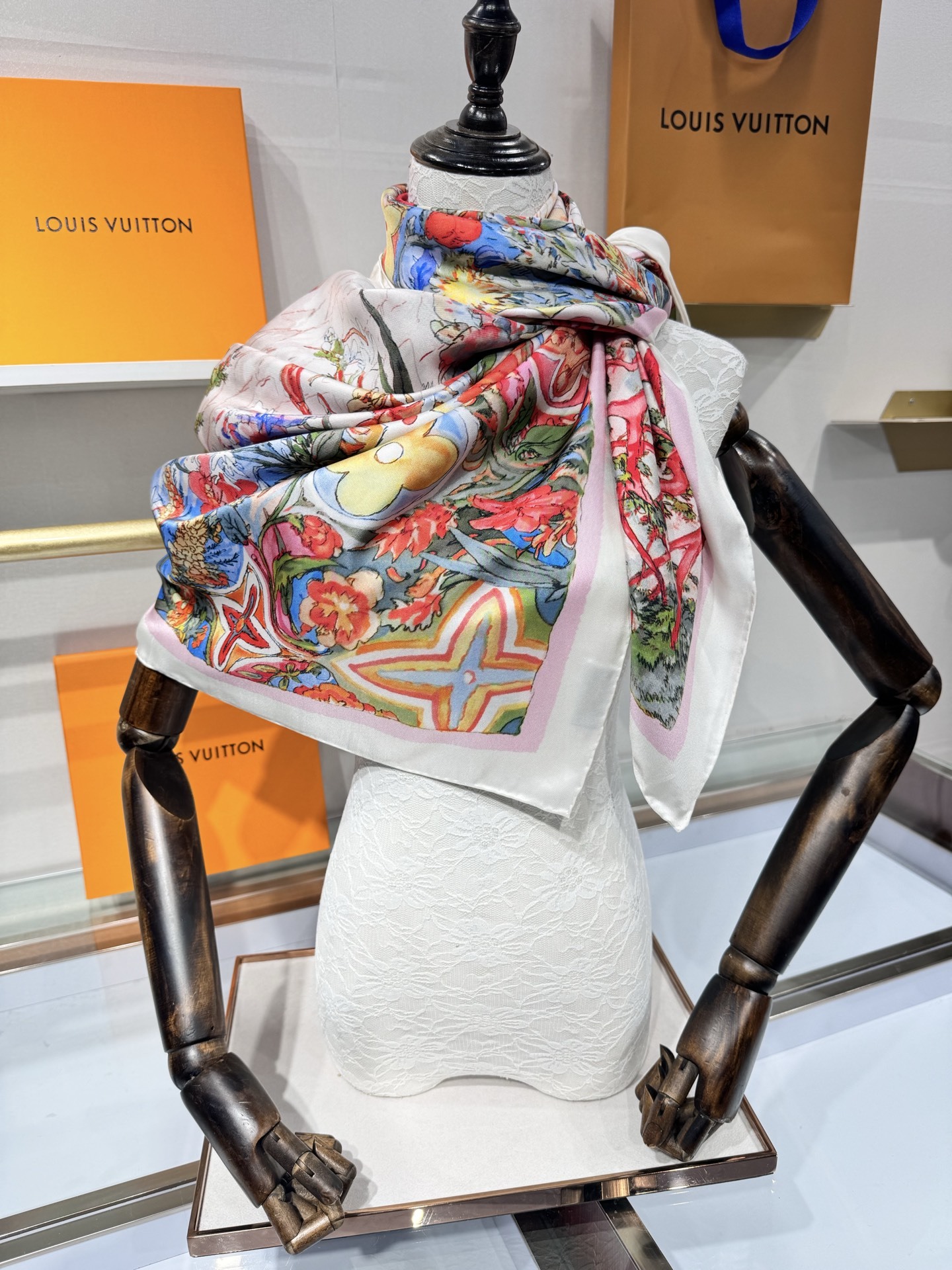💟2025年春款上新 地中海香氛 140 方巾
来自 Louis Vuitton Art Silk Sq